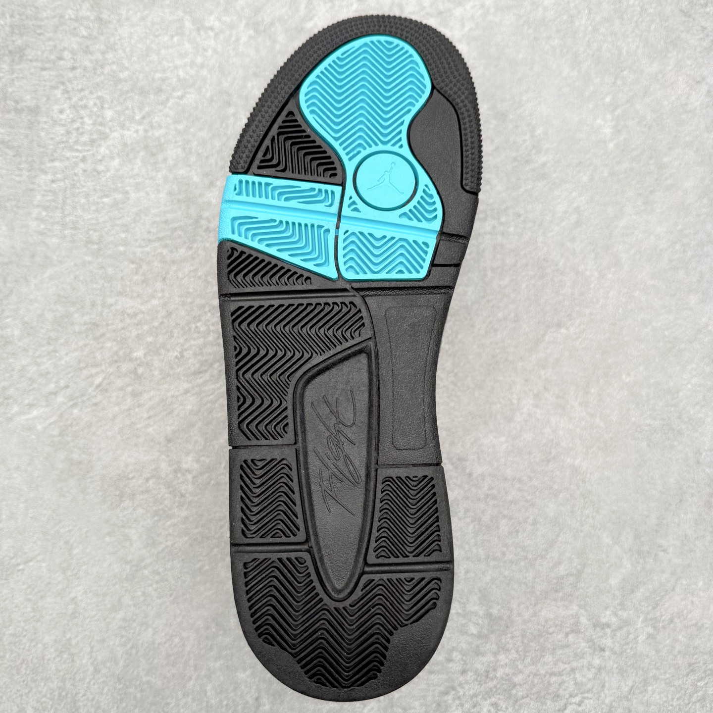 图片[9]-Air Jordan AJ Flight Court 乔丹低帮复古篮球鞋 设计简约又不失复古韵味鞋内的鞋垫柔软且有弹性 能够很好地缓冲落地时的冲击力鞋面的材质贴合脚部 鞋底的纹路设计合理 抓地力很强 尺码： 36 36.5 37.5 38 38.5 39 40 40.5 41 42 42.5 43 44 45 46 47 47.5-选品中心