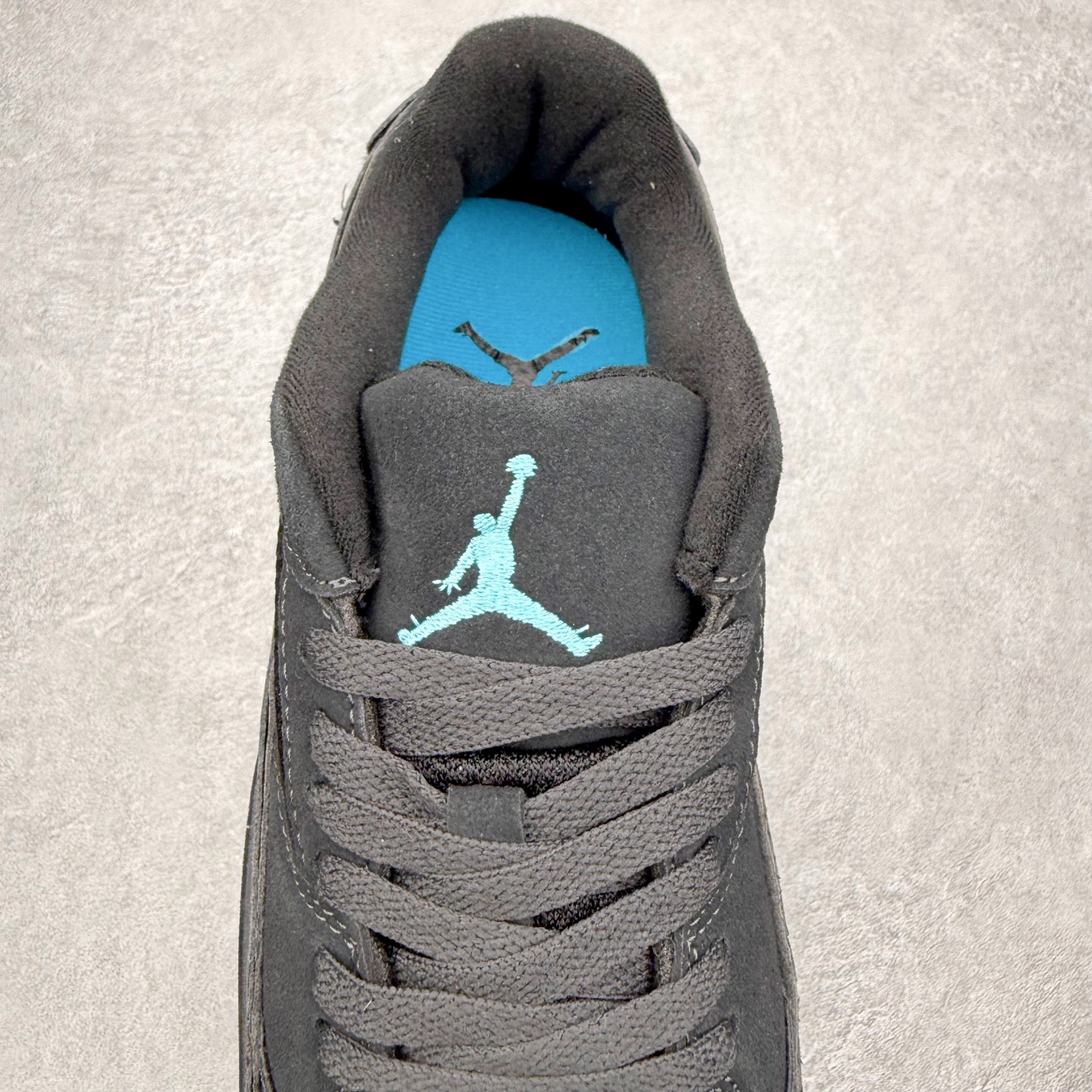 图片[5]-Air Jordan AJ Flight Court 乔丹低帮复古篮球鞋 设计简约又不失复古韵味鞋内的鞋垫柔软且有弹性 能够很好地缓冲落地时的冲击力鞋面的材质贴合脚部 鞋底的纹路设计合理 抓地力很强 尺码： 36 36.5 37.5 38 38.5 39 40 40.5 41 42 42.5 43 44 45 46 47 47.5-选品中心