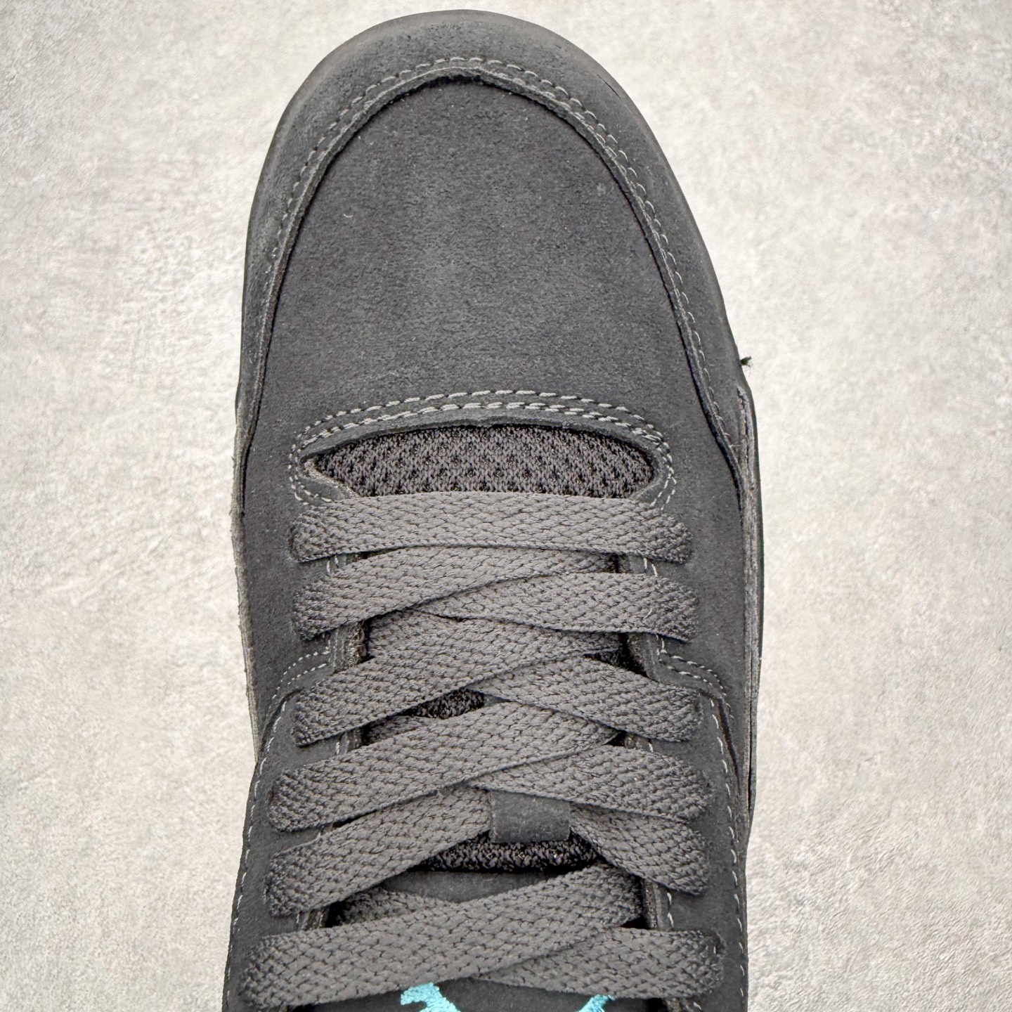 图片[4]-Air Jordan AJ Flight Court 乔丹低帮复古篮球鞋 设计简约又不失复古韵味鞋内的鞋垫柔软且有弹性 能够很好地缓冲落地时的冲击力鞋面的材质贴合脚部 鞋底的纹路设计合理 抓地力很强 尺码： 36 36.5 37.5 38 38.5 39 40 40.5 41 42 42.5 43 44 45 46 47 47.5-选品中心