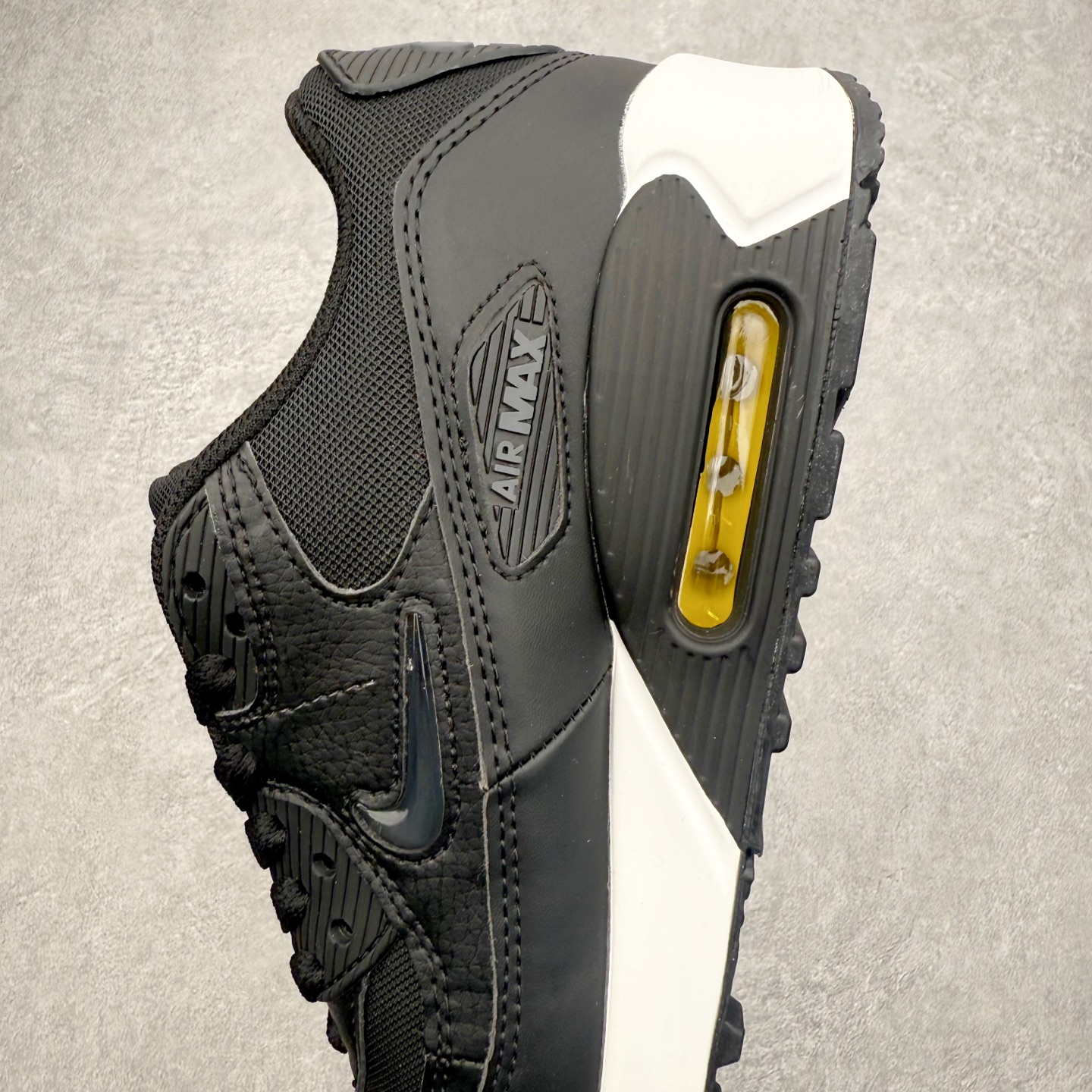 图片[7]-＃MX版 NK Air MAX 90 气垫复古减震跑步鞋 FN8005-002 经典重温 独家陆续补货 外单专供大厂出品 品质稳定 一百余色 终端操作 Air Max 90于1990年推出 来自Air Max系列 在Air Max 1的基础上改进而得 增加了气垫面积 外型上也更为流线 最特別的就是加入了菱纹塑胶嵌板 为Air Max 90增添了许多潮流气息 皮革鞋面 造就出色耐穿性和支撑力 Max Air缓震配置搭配泡棉中底 令Air Max 90轻盈而舒适 华夫格橡胶外底 铸就Air Max 90非凡的抓地力 而Air Max 90不仅是一双跑鞋 它成功跨越了时间的演进 成为了球鞋文化与潮流圈中最熟为人知的鞋款之一 尺码：36 36.5 37.5 38 38.5 39 40 40.5 41 42 42.5 43 44 44.5 45-选品中心