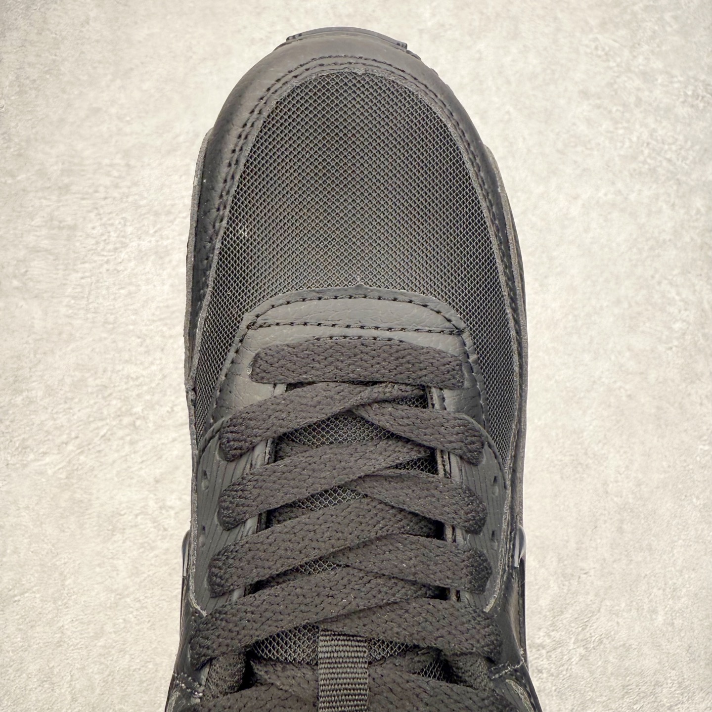 图片[4]-＃MX版 NK Air MAX 90 气垫复古减震跑步鞋 FN8005-002 经典重温 独家陆续补货 外单专供大厂出品 品质稳定 一百余色 终端操作 Air Max 90于1990年推出 来自Air Max系列 在Air Max 1的基础上改进而得 增加了气垫面积 外型上也更为流线 最特別的就是加入了菱纹塑胶嵌板 为Air Max 90增添了许多潮流气息 皮革鞋面 造就出色耐穿性和支撑力 Max Air缓震配置搭配泡棉中底 令Air Max 90轻盈而舒适 华夫格橡胶外底 铸就Air Max 90非凡的抓地力 而Air Max 90不仅是一双跑鞋 它成功跨越了时间的演进 成为了球鞋文化与潮流圈中最熟为人知的鞋款之一 尺码：36 36.5 37.5 38 38.5 39 40 40.5 41 42 42.5 43 44 44.5 45-选品中心