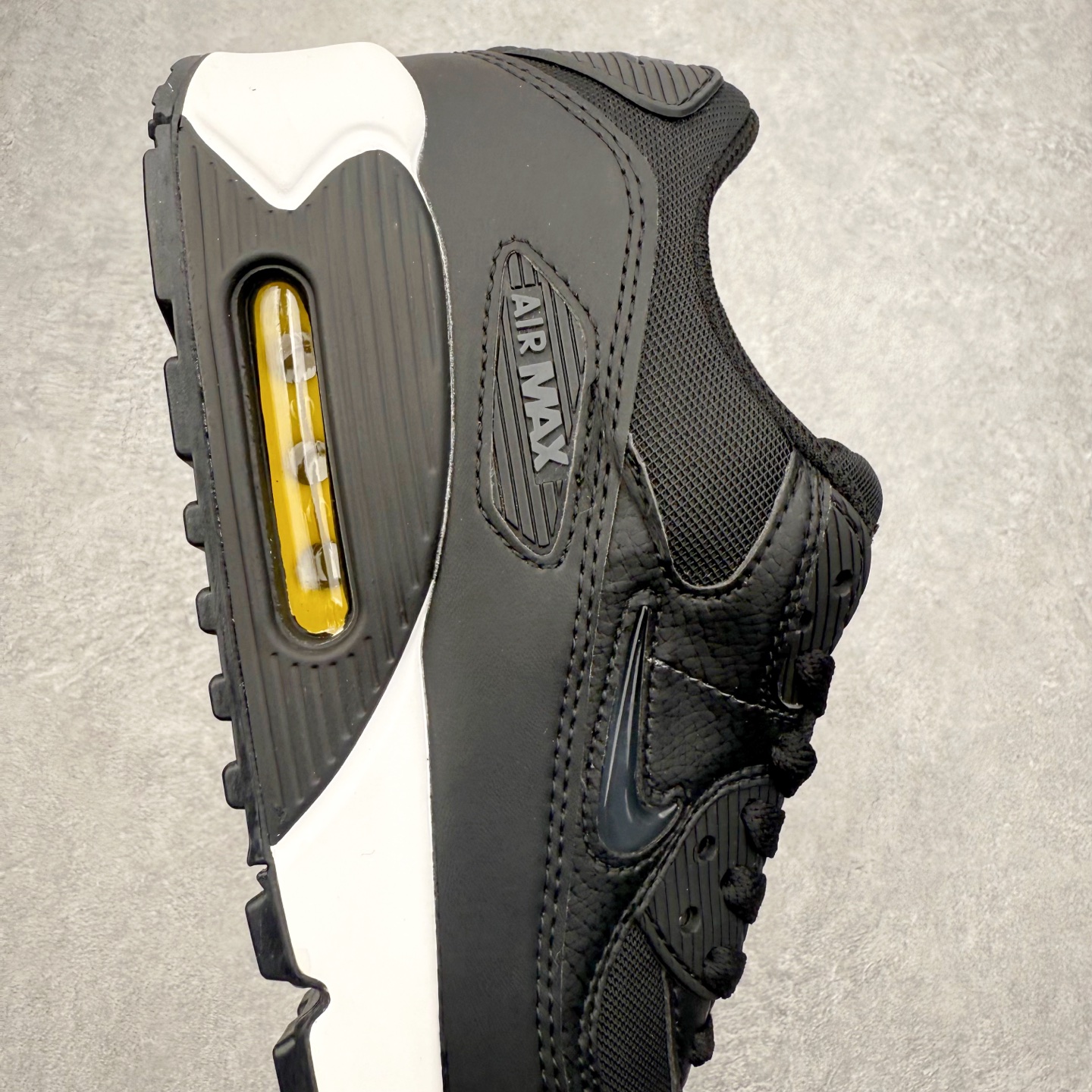 图片[6]-＃MX版 NK Air MAX 90 气垫复古减震跑步鞋 FN8005-002 经典重温 独家陆续补货 外单专供大厂出品 品质稳定 一百余色 终端操作 Air Max 90于1990年推出 来自Air Max系列 在Air Max 1的基础上改进而得 增加了气垫面积 外型上也更为流线 最特別的就是加入了菱纹塑胶嵌板 为Air Max 90增添了许多潮流气息 皮革鞋面 造就出色耐穿性和支撑力 Max Air缓震配置搭配泡棉中底 令Air Max 90轻盈而舒适 华夫格橡胶外底 铸就Air Max 90非凡的抓地力 而Air Max 90不仅是一双跑鞋 它成功跨越了时间的演进 成为了球鞋文化与潮流圈中最熟为人知的鞋款之一 尺码：36 36.5 37.5 38 38.5 39 40 40.5 41 42 42.5 43 44 44.5 45-选品中心