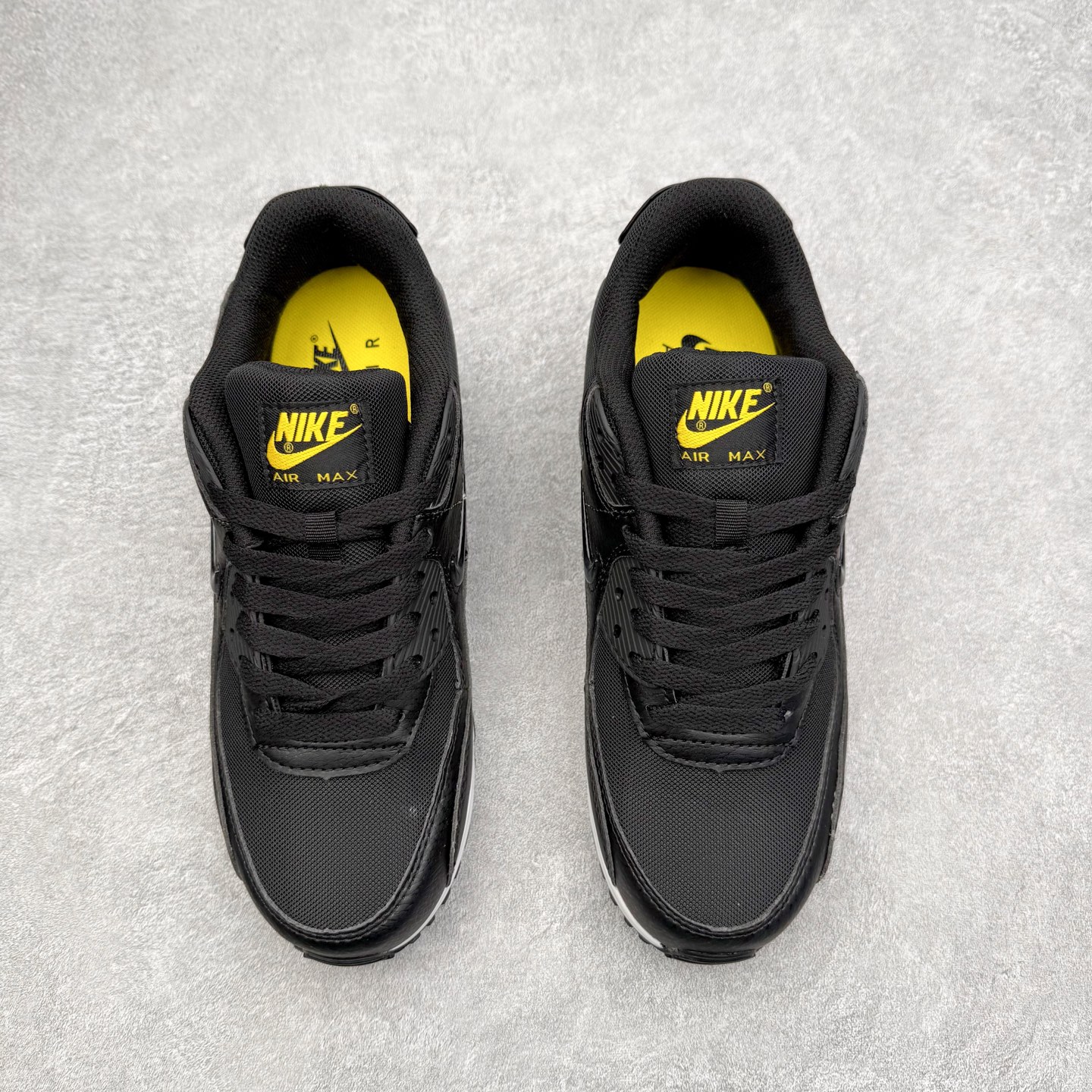 图片[2]-＃MX版 NK Air MAX 90 气垫复古减震跑步鞋 FN8005-002 经典重温 独家陆续补货 外单专供大厂出品 品质稳定 一百余色 终端操作 Air Max 90于1990年推出 来自Air Max系列 在Air Max 1的基础上改进而得 增加了气垫面积 外型上也更为流线 最特別的就是加入了菱纹塑胶嵌板 为Air Max 90增添了许多潮流气息 皮革鞋面 造就出色耐穿性和支撑力 Max Air缓震配置搭配泡棉中底 令Air Max 90轻盈而舒适 华夫格橡胶外底 铸就Air Max 90非凡的抓地力 而Air Max 90不仅是一双跑鞋 它成功跨越了时间的演进 成为了球鞋文化与潮流圈中最熟为人知的鞋款之一 尺码：36 36.5 37.5 38 38.5 39 40 40.5 41 42 42.5 43 44 44.5 45-选品中心