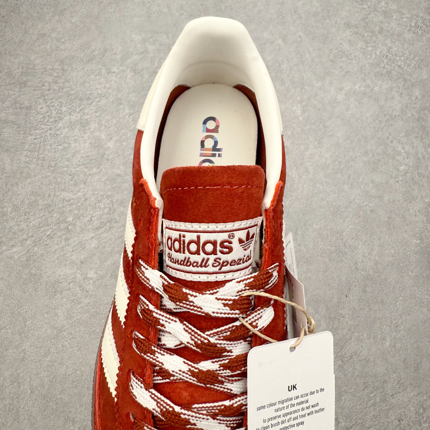 图片[5]-AD Originals Handball SPZL 手球运动员系列百搭休闲运动板鞋 KI5937 这款来自阿迪达斯的这款HANDBALL SPZL前身是一双手球运动鞋，这一次拿来复刻，所以鞋面的主要色彩选用了黑色， 鞋面外侧除了Spezial字母之外还有三叶草标志。Handball SPZL作为复古手球训练鞋与作为室内足球鞋的Samba有着异曲同工之处，但是质感更为出众的鞋身以及丰富的配色选择比起Samba来讲可以说是更胜一筹了！尺码：36 36⅔ 37⅓ 38 38⅔ 39⅓ 40 40⅔ 41⅓ 42 42⅔ 43⅓ 44 45-选品中心