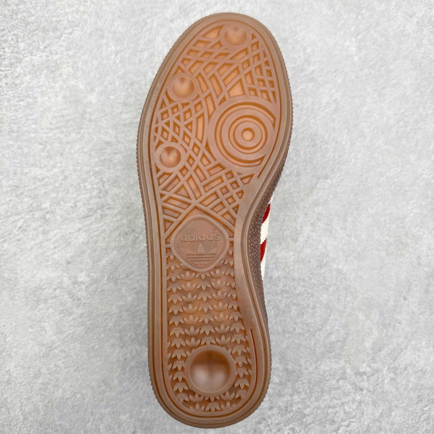 图片[9]-AD Originals Handball SPZL 手球运动员系列百搭休闲运动板鞋 KI5937 这款来自阿迪达斯的这款HANDBALL SPZL前身是一双手球运动鞋，这一次拿来复刻，所以鞋面的主要色彩选用了黑色， 鞋面外侧除了Spezial字母之外还有三叶草标志。Handball SPZL作为复古手球训练鞋与作为室内足球鞋的Samba有着异曲同工之处，但是质感更为出众的鞋身以及丰富的配色选择比起Samba来讲可以说是更胜一筹了！尺码：36 36⅔ 37⅓ 38 38⅔ 39⅓ 40 40⅔ 41⅓ 42 42⅔ 43⅓ 44 45-选品中心