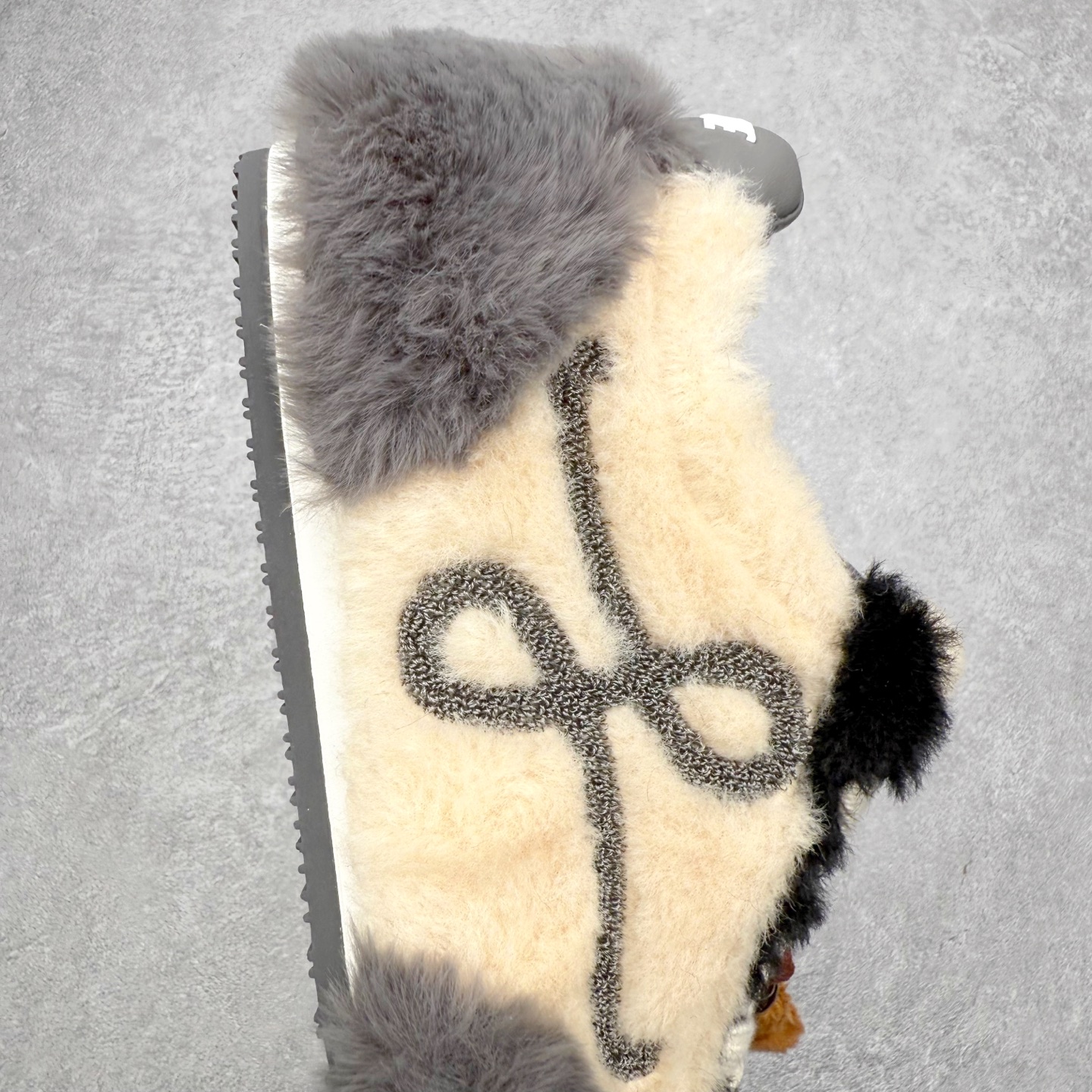 图片[6]-罗意威Loewe Ballet Runner 2.0 Sneakers 芭蕾舞2.0系列阿甘复古风德训薄底百搭休闲运动鞋 市面最高性价比 实体平台跑量 主打推荐好货 采用反绒牛皮革拼接头层皮饰片鞋面材质鞋身原装高密度防刮尼龙面料,极好柔软效果双层乳胶缓震鞋垫外部搭配轻量EVA缓震组合橡胶防滑片装外底不对称鞋头设计、袜状内部结构，轻盈橡胶外底延伸至鞋头 20 毫米鞋跟，附白色和同色系鞋带侧面饰有 L 徽标，鞋舌饰有压纹 Anagram 后跟标签饰有注塑橡胶 LOEWE 标志升级原楦型开发纸版全手工拉帮工艺成型 尺码：35 36 37 38 39 40 41 42 43 44 45-选品中心