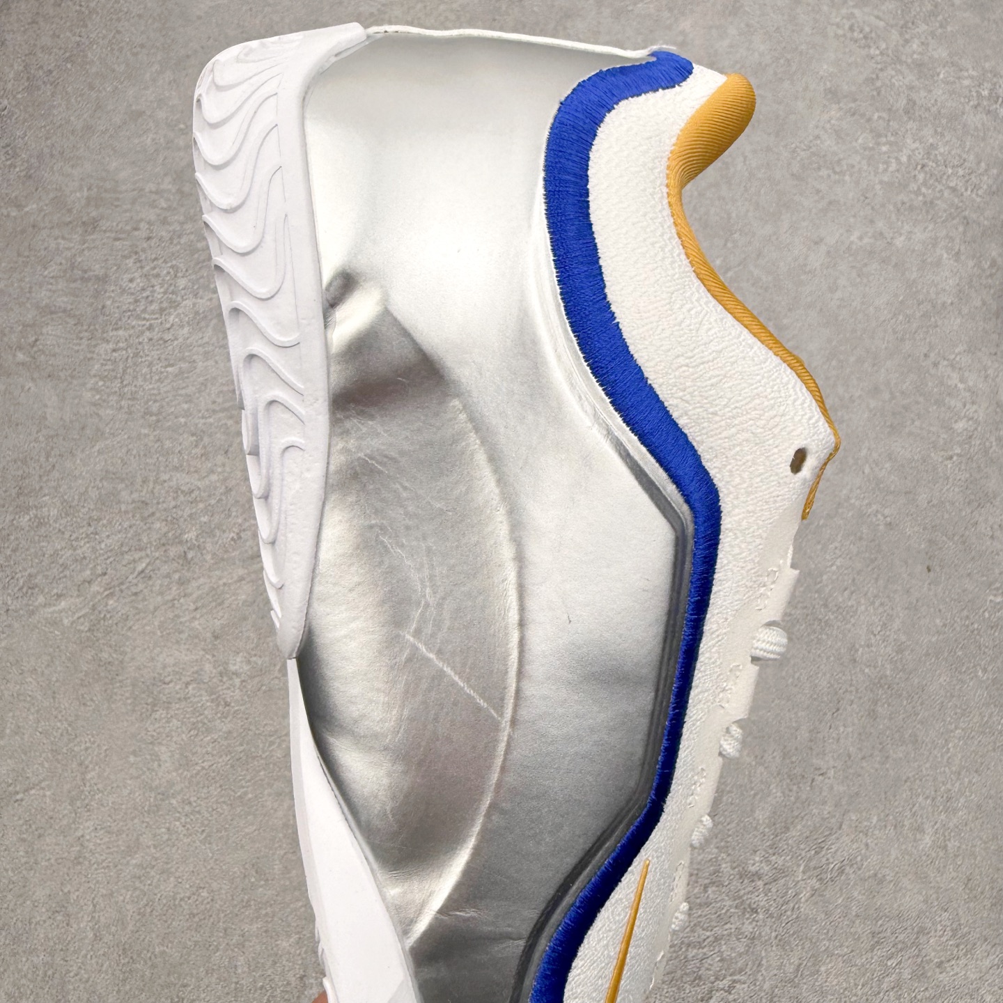 图片[6]-NK Lebron 23 From This Point Forward 詹姆斯23代低帮实战篮球鞋 实拍调校N版已经零色差零失真 百分百还原实物色彩所见即所得 不存在货不对板色差等低级问题 选购参考实物拍摄 不混卖不参货 只用心做好货严格选品 承诺混一赔十 尺码：40 40.5 41 42 42.5 43 44 44.5 45 46-选品中心