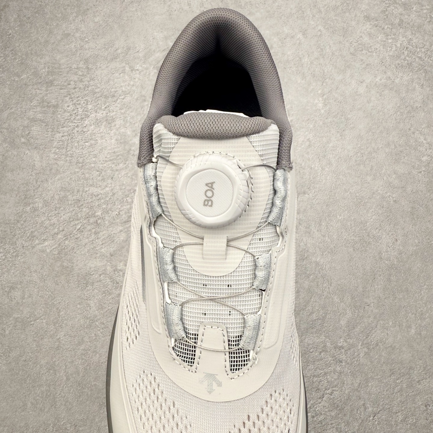 图片[5]-DESCENTE Dualis Dulis Wire Wp 运动低帮生活休闲鞋 DESCENTE（迪桑特）创立于1935年，品牌名取自法语词汇，意为“滑降”。品牌箭头标识代表滑雪的三种技术“高速直线滑行”、“穿越”和“侧滑”，也寓意品牌在打造高端专业运动产品中不断追求完美的创新精神，致力于成为中国高端专业滑雪、综训、女子、铁人三项、高尔夫的第一品牌。尺码：39 40 41 42 43 44 45-选品中心