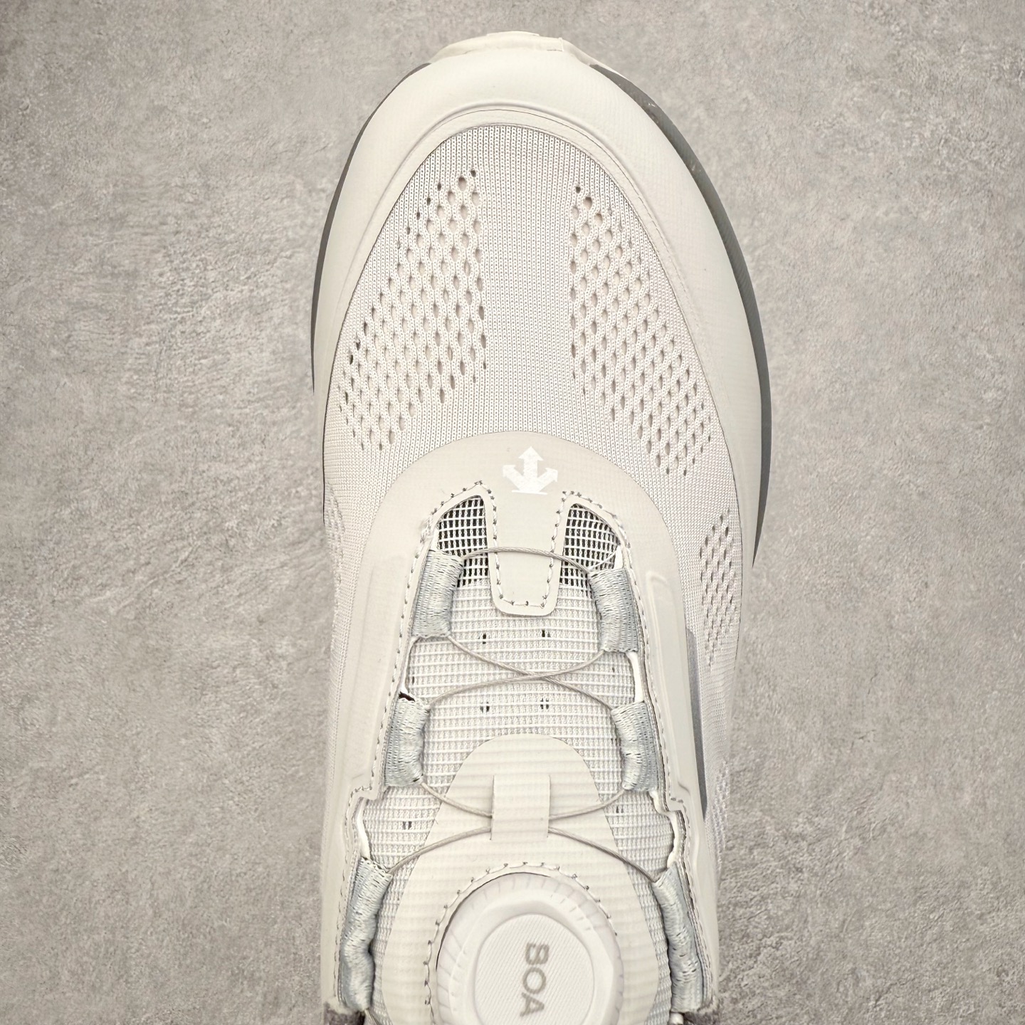 图片[4]-DESCENTE Dualis Dulis Wire Wp 运动低帮生活休闲鞋 DESCENTE（迪桑特）创立于1935年，品牌名取自法语词汇，意为“滑降”。品牌箭头标识代表滑雪的三种技术“高速直线滑行”、“穿越”和“侧滑”，也寓意品牌在打造高端专业运动产品中不断追求完美的创新精神，致力于成为中国高端专业滑雪、综训、女子、铁人三项、高尔夫的第一品牌。尺码：39 40 41 42 43 44 45-选品中心