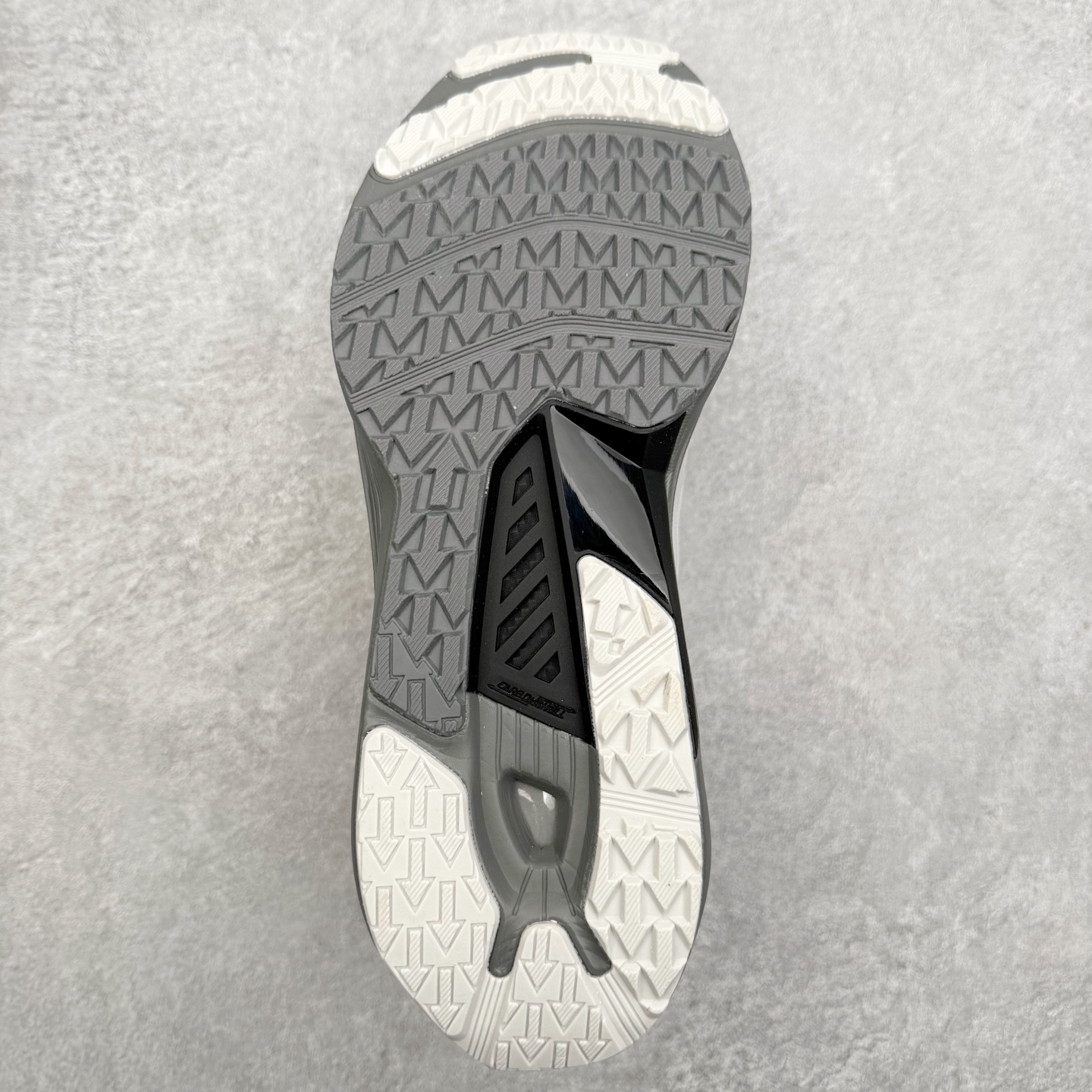 图片[9]-DESCENTE Dualis Dulis Wire Wp 运动低帮生活休闲鞋 DESCENTE（迪桑特）创立于1935年，品牌名取自法语词汇，意为“滑降”。品牌箭头标识代表滑雪的三种技术“高速直线滑行”、“穿越”和“侧滑”，也寓意品牌在打造高端专业运动产品中不断追求完美的创新精神，致力于成为中国高端专业滑雪、综训、女子、铁人三项、高尔夫的第一品牌。尺码：39 40 41 42 43 44 45-选品中心