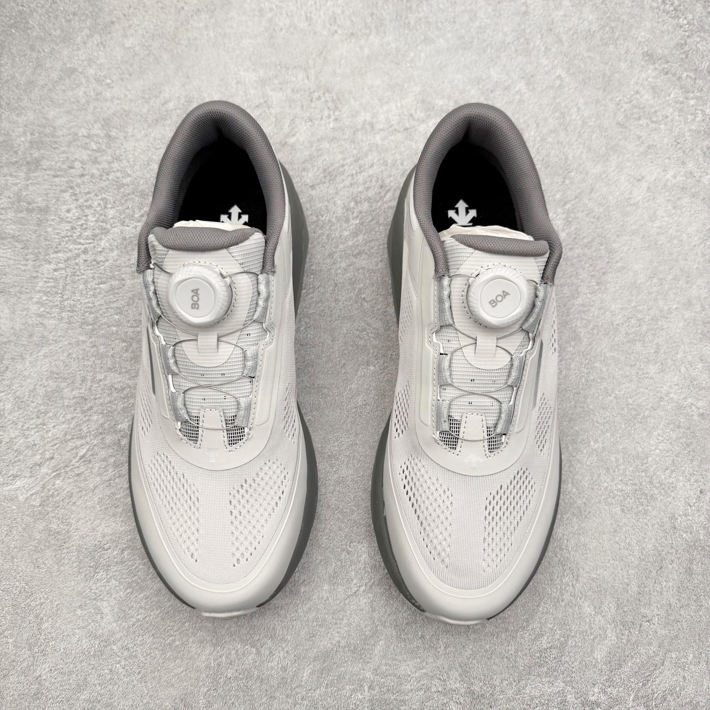 图片[2]-DESCENTE Dualis Dulis Wire Wp 运动低帮生活休闲鞋 DESCENTE（迪桑特）创立于1935年，品牌名取自法语词汇，意为“滑降”。品牌箭头标识代表滑雪的三种技术“高速直线滑行”、“穿越”和“侧滑”，也寓意品牌在打造高端专业运动产品中不断追求完美的创新精神，致力于成为中国高端专业滑雪、综训、女子、铁人三项、高尔夫的第一品牌。尺码：39 40 41 42 43 44 45-选品中心