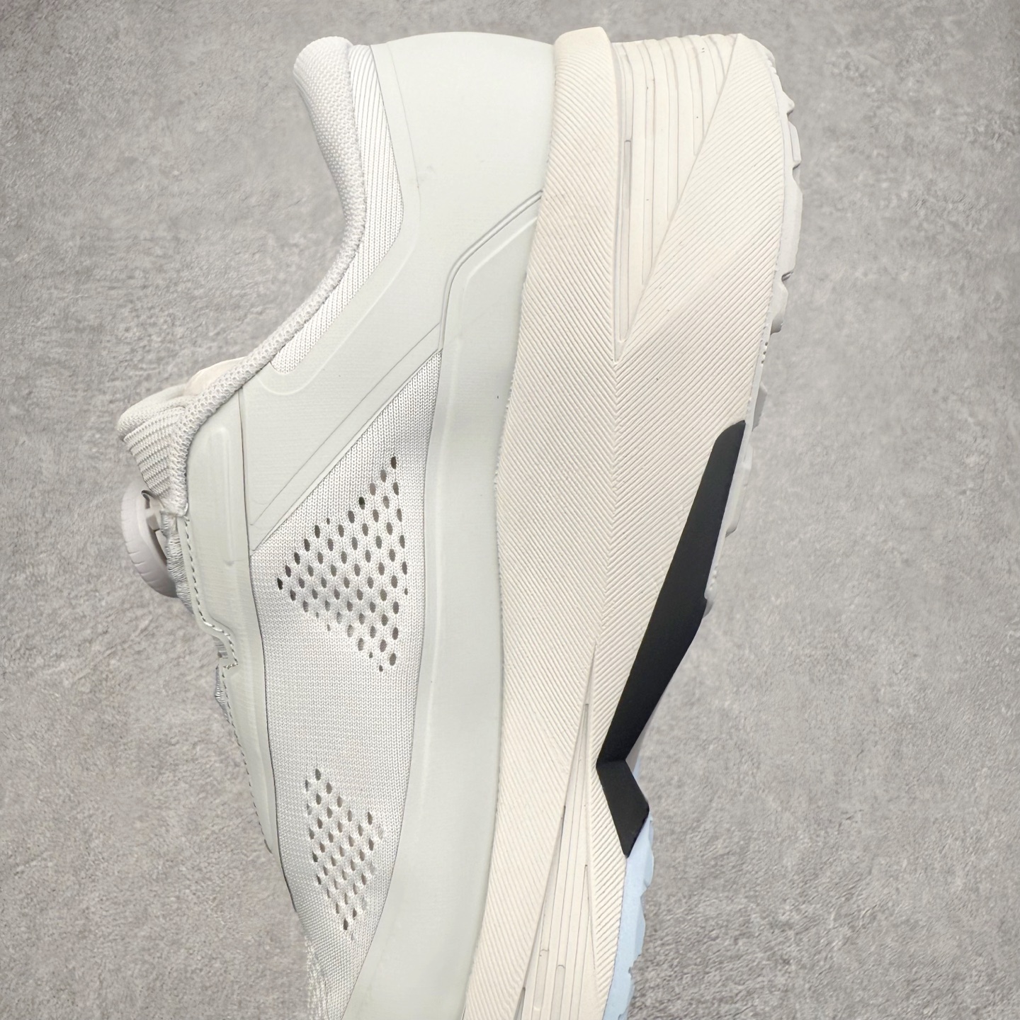 图片[7]-DESCENTE Dualis Dulis Wire Wp 运动低帮生活休闲鞋 DESCENTE（迪桑特）创立于1935年，品牌名取自法语词汇，意为“滑降”。品牌箭头标识代表滑雪的三种技术“高速直线滑行”、“穿越”和“侧滑”，也寓意品牌在打造高端专业运动产品中不断追求完美的创新精神，致力于成为中国高端专业滑雪、综训、女子、铁人三项、高尔夫的第一品牌。尺码：39 40 41 42 43 44 45-选品中心