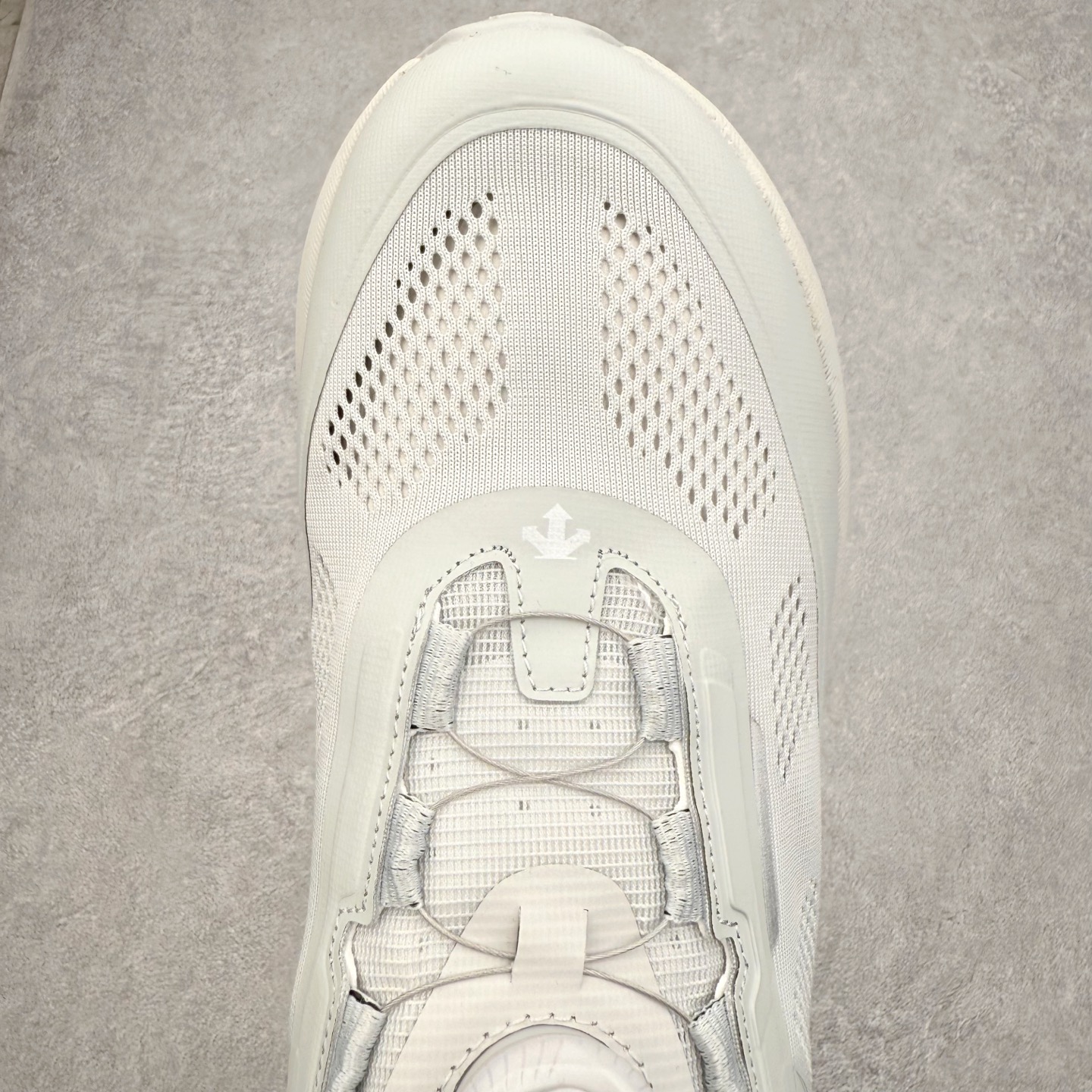 图片[4]-DESCENTE Dualis Dulis Wire Wp 运动低帮生活休闲鞋 DESCENTE（迪桑特）创立于1935年，品牌名取自法语词汇，意为“滑降”。品牌箭头标识代表滑雪的三种技术“高速直线滑行”、“穿越”和“侧滑”，也寓意品牌在打造高端专业运动产品中不断追求完美的创新精神，致力于成为中国高端专业滑雪、综训、女子、铁人三项、高尔夫的第一品牌。尺码：39 40 41 42 43 44 45-选品中心