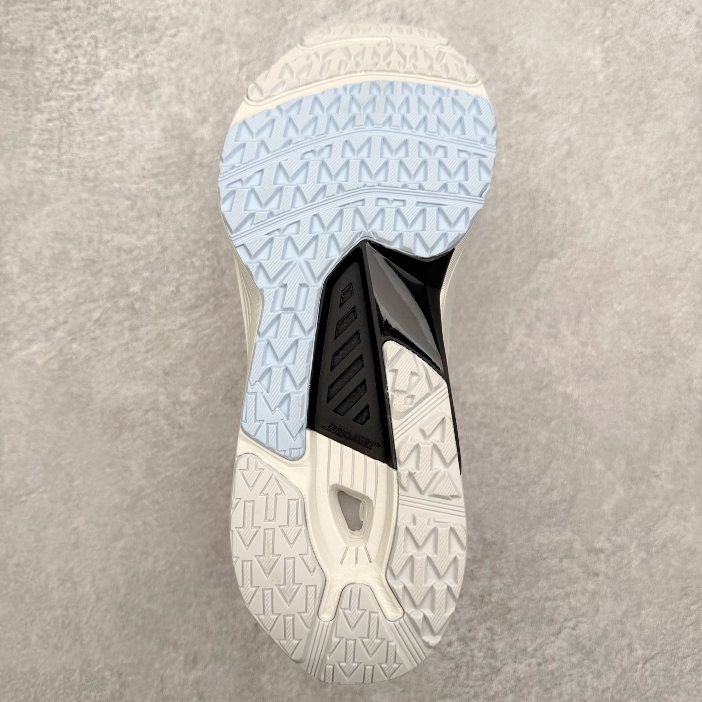 图片[9]-DESCENTE Dualis Dulis Wire Wp 运动低帮生活休闲鞋 DESCENTE（迪桑特）创立于1935年，品牌名取自法语词汇，意为“滑降”。品牌箭头标识代表滑雪的三种技术“高速直线滑行”、“穿越”和“侧滑”，也寓意品牌在打造高端专业运动产品中不断追求完美的创新精神，致力于成为中国高端专业滑雪、综训、女子、铁人三项、高尔夫的第一品牌。尺码：39 40 41 42 43 44 45-选品中心