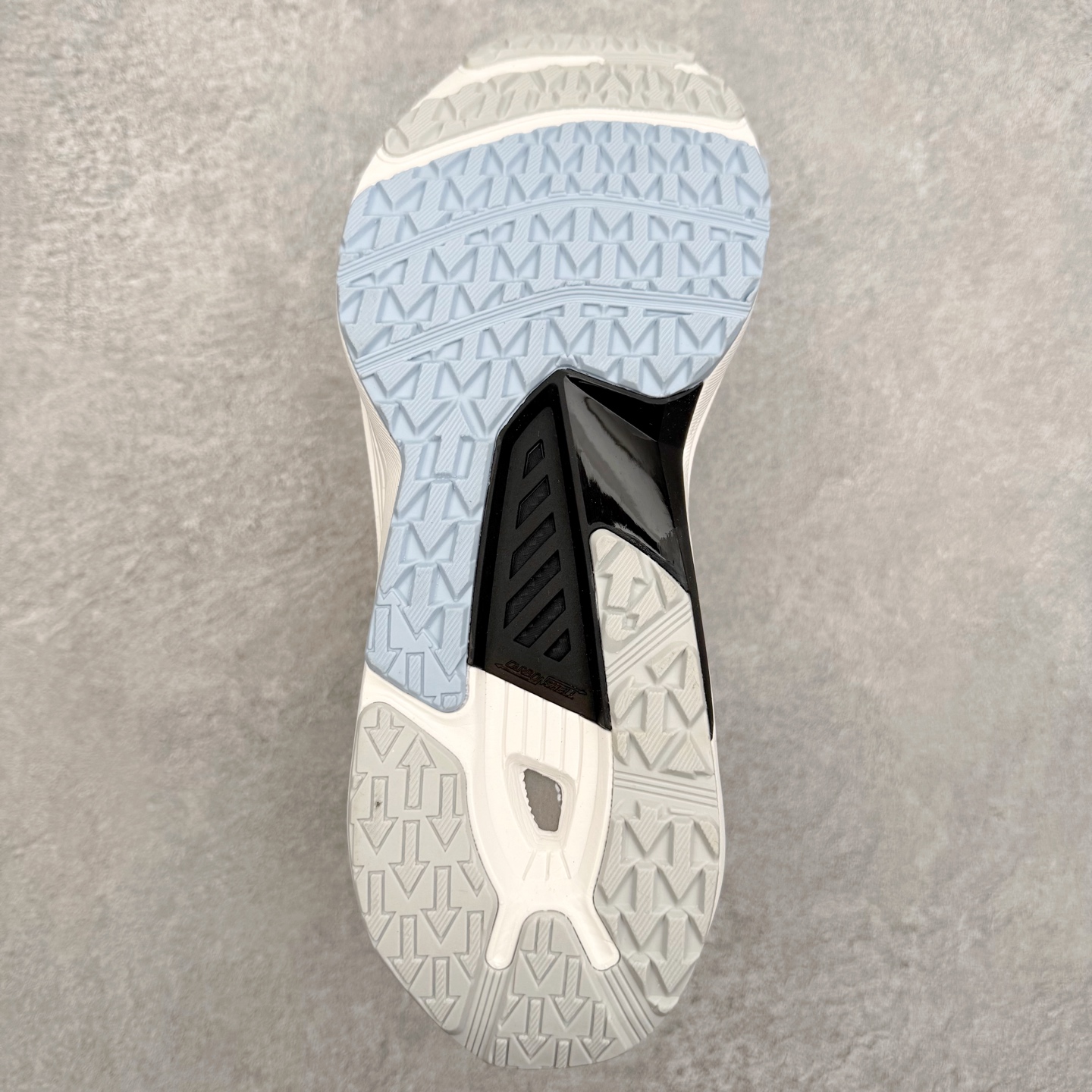 图片[9]-DESCENTE Dualis Dulis Wire Wp 运动低帮生活休闲鞋 DESCENTE（迪桑特）创立于1935年，品牌名取自法语词汇，意为“滑降”。品牌箭头标识代表滑雪的三种技术“高速直线滑行”、“穿越”和“侧滑”，也寓意品牌在打造高端专业运动产品中不断追求完美的创新精神，致力于成为中国高端专业滑雪、综训、女子、铁人三项、高尔夫的第一品牌。尺码：39 40 41 42 43 44 45-选品中心