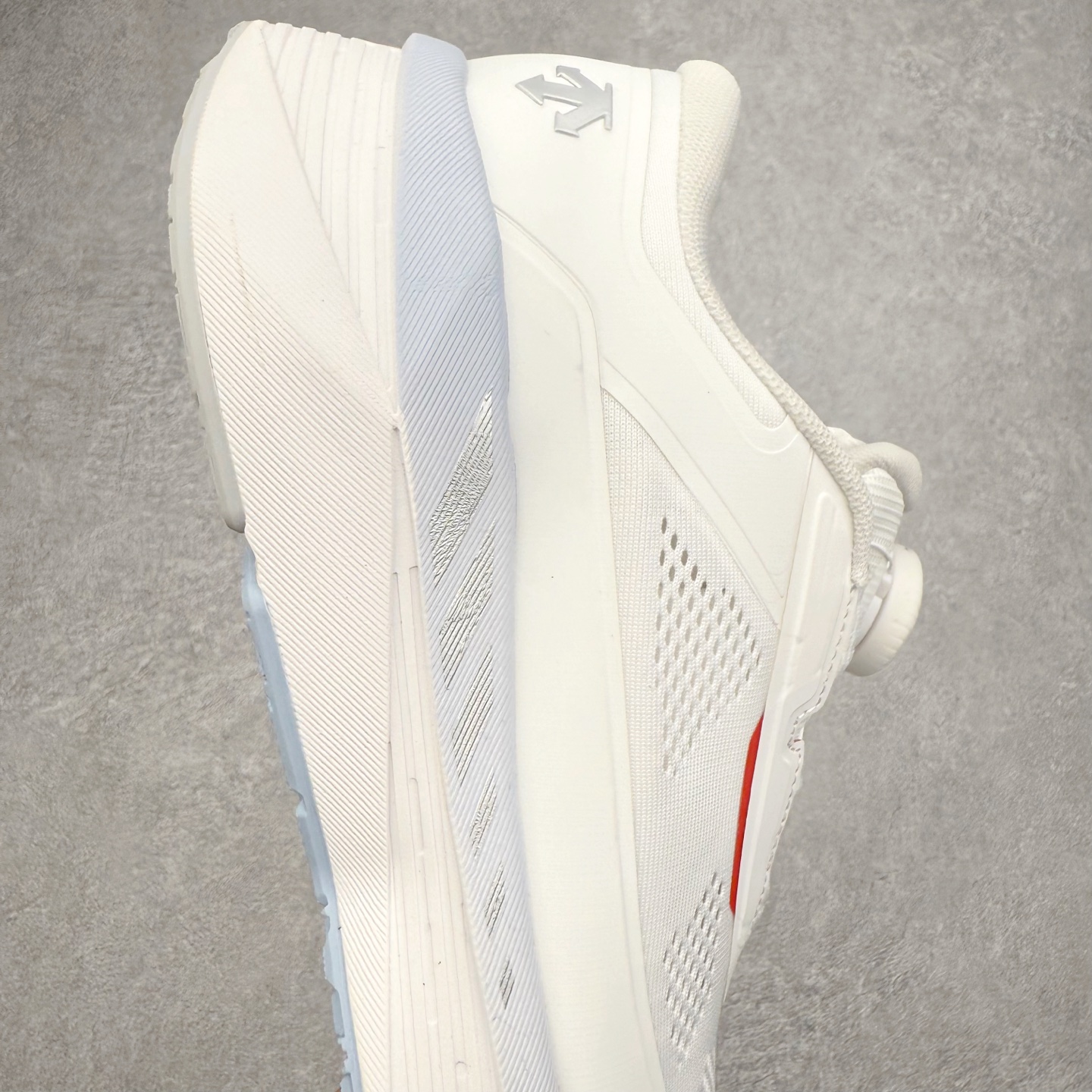 图片[6]-DESCENTE Dualis Dulis Wire Wp 运动低帮生活休闲鞋 DESCENTE（迪桑特）创立于1935年，品牌名取自法语词汇，意为“滑降”。品牌箭头标识代表滑雪的三种技术“高速直线滑行”、“穿越”和“侧滑”，也寓意品牌在打造高端专业运动产品中不断追求完美的创新精神，致力于成为中国高端专业滑雪、综训、女子、铁人三项、高尔夫的第一品牌。尺码：39 40 41 42 43 44 45-选品中心