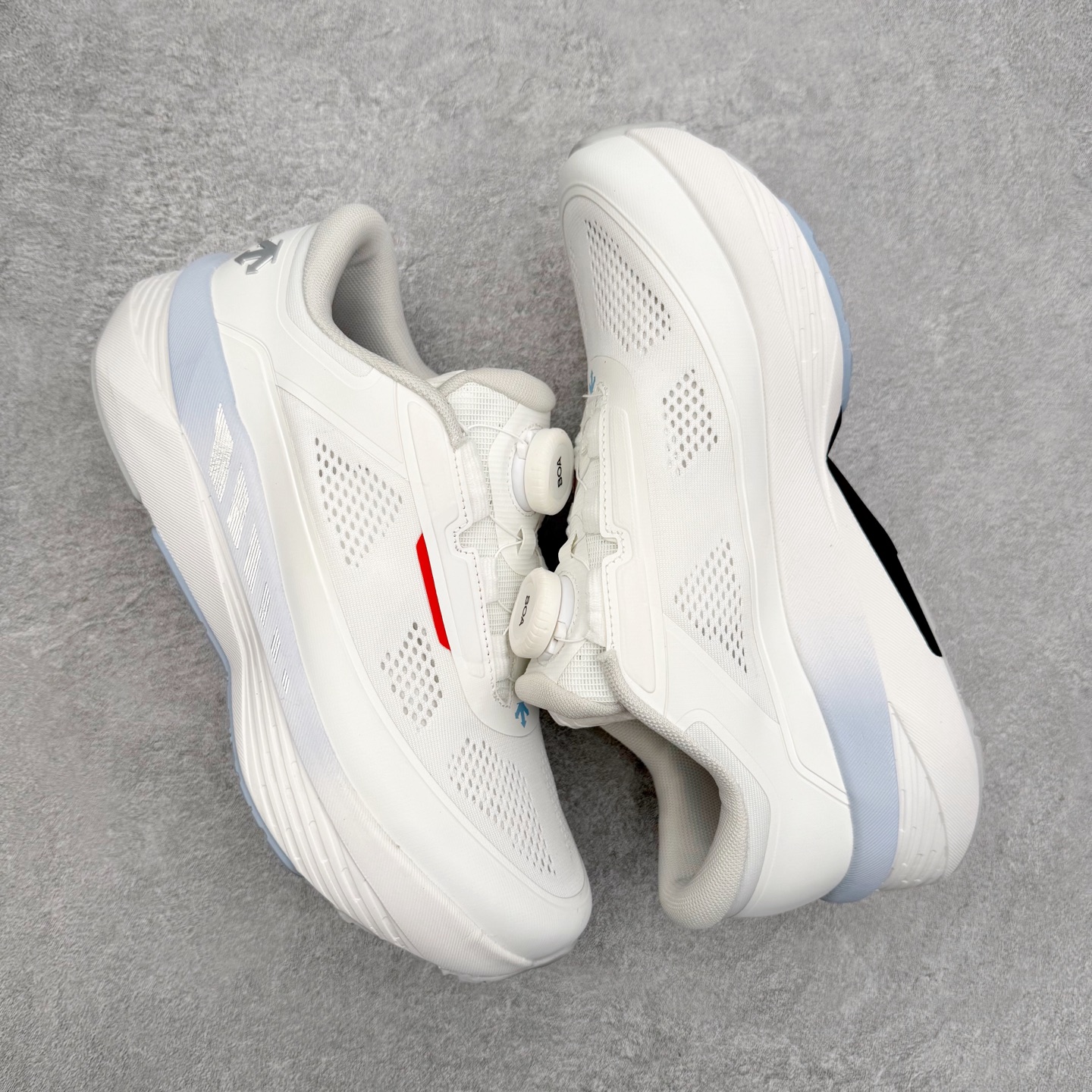 图片[3]-DESCENTE Dualis Dulis Wire Wp 运动低帮生活休闲鞋 DESCENTE（迪桑特）创立于1935年，品牌名取自法语词汇，意为“滑降”。品牌箭头标识代表滑雪的三种技术“高速直线滑行”、“穿越”和“侧滑”，也寓意品牌在打造高端专业运动产品中不断追求完美的创新精神，致力于成为中国高端专业滑雪、综训、女子、铁人三项、高尔夫的第一品牌。尺码：39 40 41 42 43 44 45-选品中心