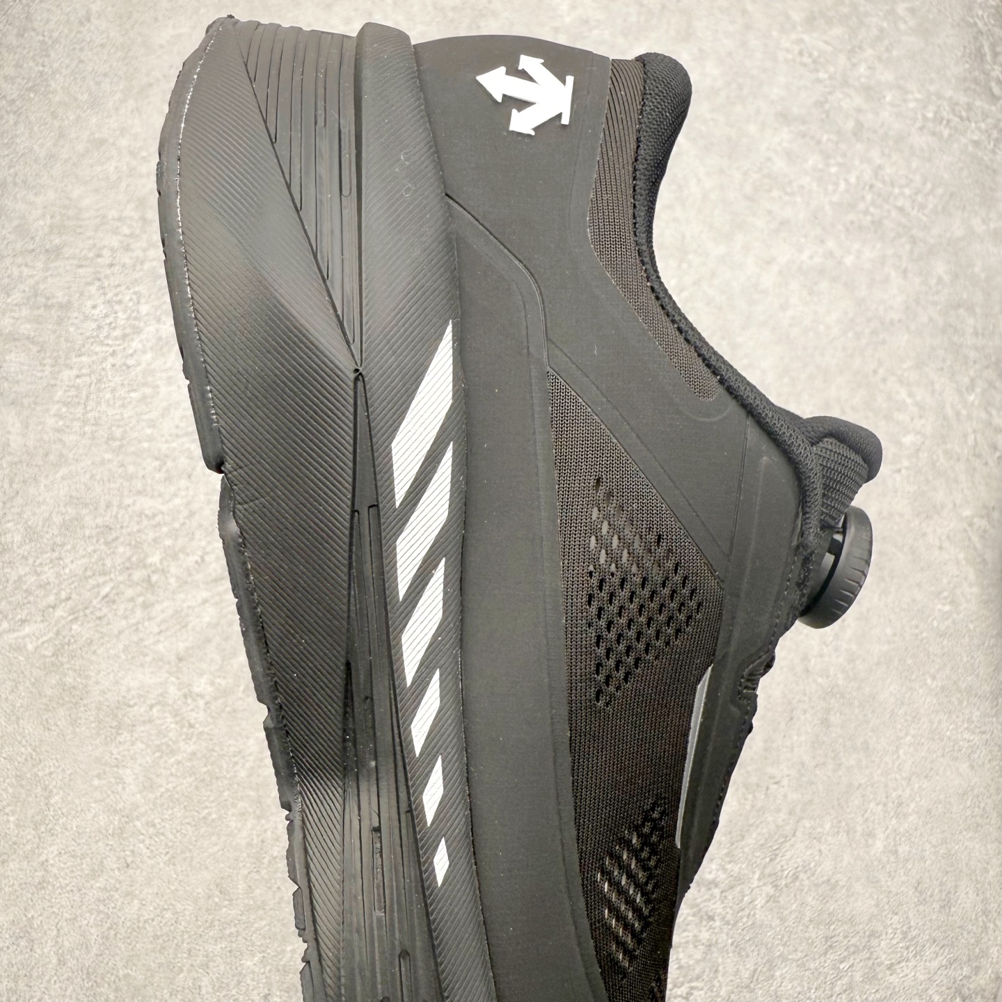 图片[6]-DESCENTE Dualis Dulis Wire Wp 运动低帮生活休闲鞋 DESCENTE（迪桑特）创立于1935年，品牌名取自法语词汇，意为“滑降”。品牌箭头标识代表滑雪的三种技术“高速直线滑行”、“穿越”和“侧滑”，也寓意品牌在打造高端专业运动产品中不断追求完美的创新精神，致力于成为中国高端专业滑雪、综训、女子、铁人三项、高尔夫的第一品牌。尺码：39 40 41 42 43 44 45-选品中心