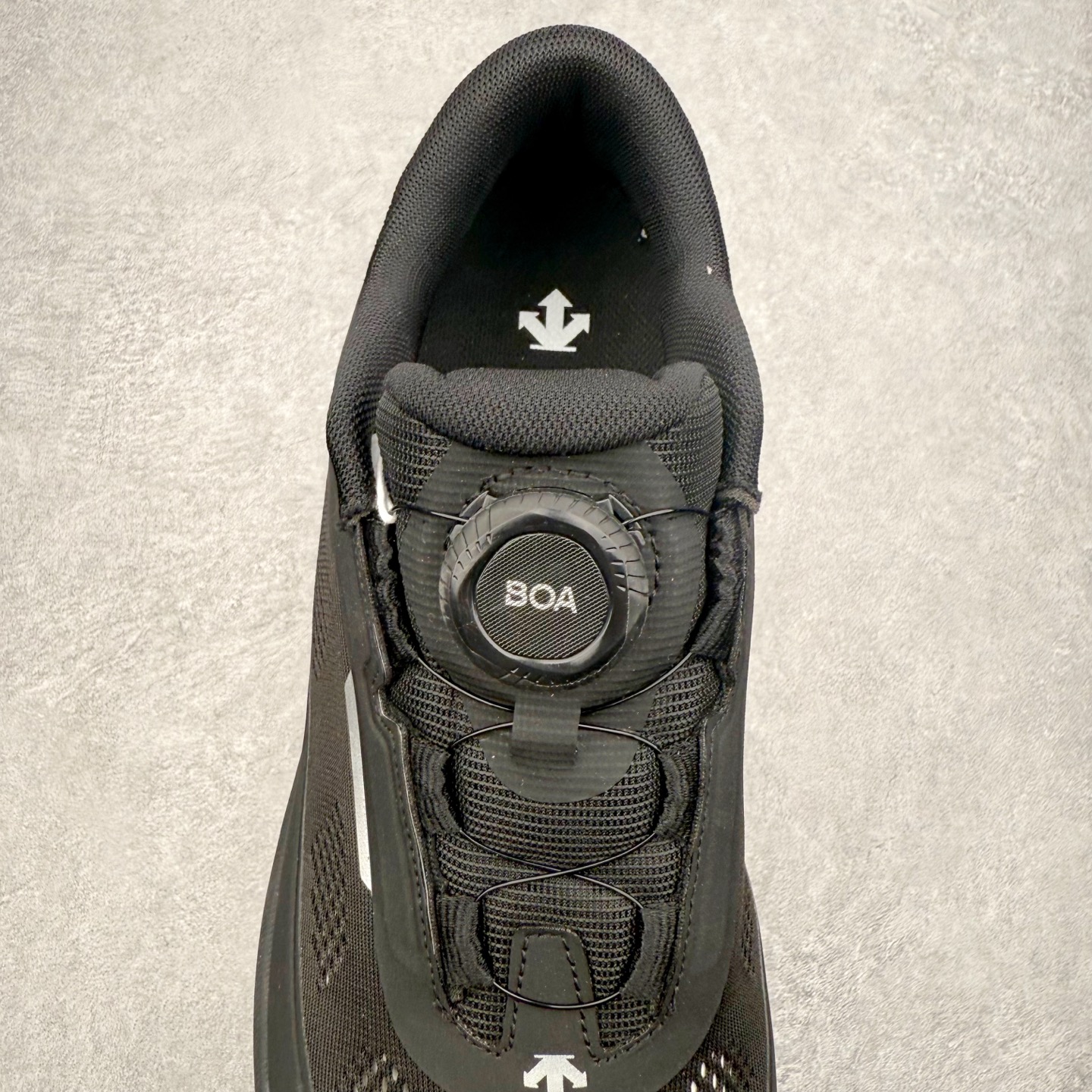 图片[5]-DESCENTE Dualis Dulis Wire Wp 运动低帮生活休闲鞋 DESCENTE（迪桑特）创立于1935年，品牌名取自法语词汇，意为“滑降”。品牌箭头标识代表滑雪的三种技术“高速直线滑行”、“穿越”和“侧滑”，也寓意品牌在打造高端专业运动产品中不断追求完美的创新精神，致力于成为中国高端专业滑雪、综训、女子、铁人三项、高尔夫的第一品牌。尺码：39 40 41 42 43 44 45-选品中心