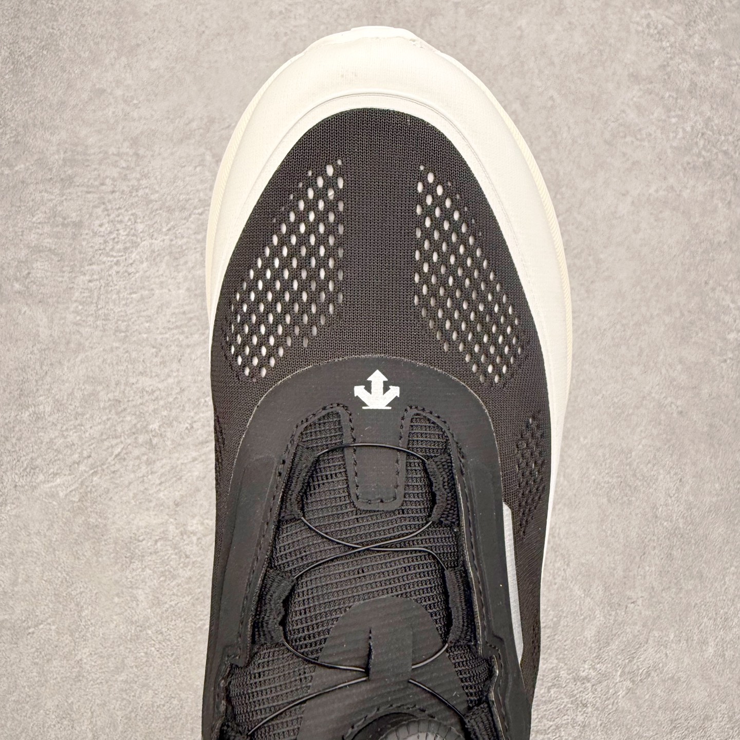 图片[4]-DESCENTE Dualis Dulis Wire Wp 运动低帮生活休闲鞋 DESCENTE（迪桑特）创立于1935年，品牌名取自法语词汇，意为“滑降”。品牌箭头标识代表滑雪的三种技术“高速直线滑行”、“穿越”和“侧滑”，也寓意品牌在打造高端专业运动产品中不断追求完美的创新精神，致力于成为中国高端专业滑雪、综训、女子、铁人三项、高尔夫的第一品牌。尺码：39 40 41 42 43 44 45-选品中心