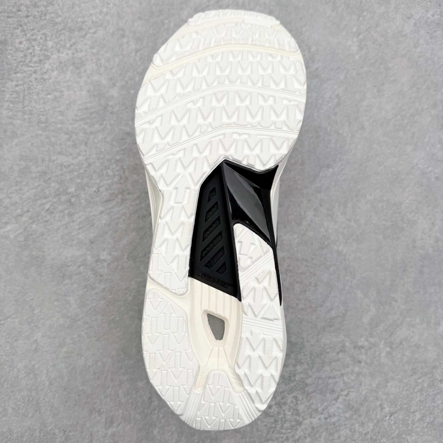 图片[9]-DESCENTE Dualis Dulis Wire Wp 运动低帮生活休闲鞋 DESCENTE（迪桑特）创立于1935年，品牌名取自法语词汇，意为“滑降”。品牌箭头标识代表滑雪的三种技术“高速直线滑行”、“穿越”和“侧滑”，也寓意品牌在打造高端专业运动产品中不断追求完美的创新精神，致力于成为中国高端专业滑雪、综训、女子、铁人三项、高尔夫的第一品牌。尺码：39 40 41 42 43 44 45-选品中心