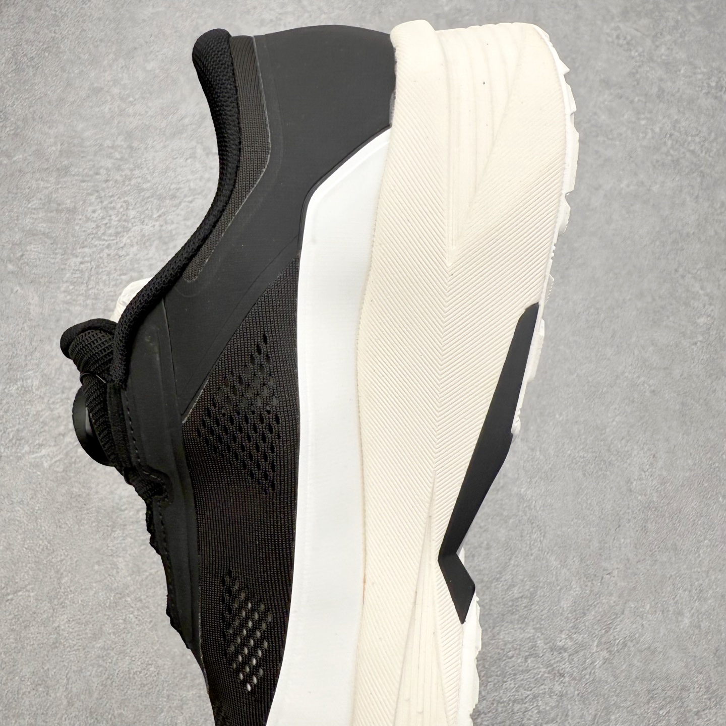 图片[7]-DESCENTE Dualis Dulis Wire Wp 运动低帮生活休闲鞋 DESCENTE（迪桑特）创立于1935年，品牌名取自法语词汇，意为“滑降”。品牌箭头标识代表滑雪的三种技术“高速直线滑行”、“穿越”和“侧滑”，也寓意品牌在打造高端专业运动产品中不断追求完美的创新精神，致力于成为中国高端专业滑雪、综训、女子、铁人三项、高尔夫的第一品牌。尺码：39 40 41 42 43 44 45-选品中心