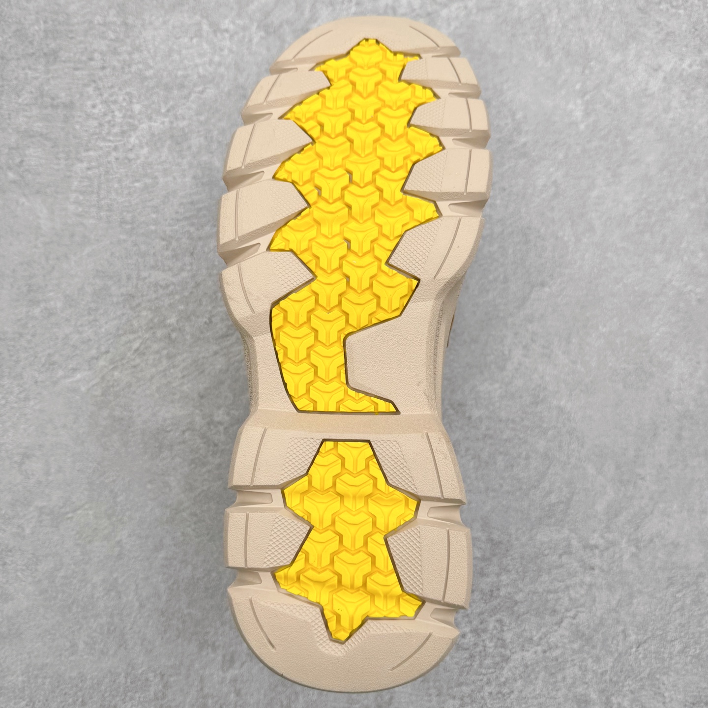 图片[9]-UGG Tasman Weather Hybrid 塔斯曼混合系列中帮轻量休闲马丁靴 UGG秋冬新品（羊羔毛一体内里🔥保暖锁热）秋冬必备 户外中帮休闲马丁靴雪地靴系列广东大厂品质 秋冬新款 时尚潮流搭配 面料釆用意大利进口磨砂牛皮 全鞋真牛皮材料 大底到五金都是代工厂原材料制作 好货不杀猪 首单质量严格把控 全套官网统一包装 今年冬季防寒户外专用产品 日常随意搭配 型男必备‼尺码：39-44（比运动鞋大一码）-选品中心