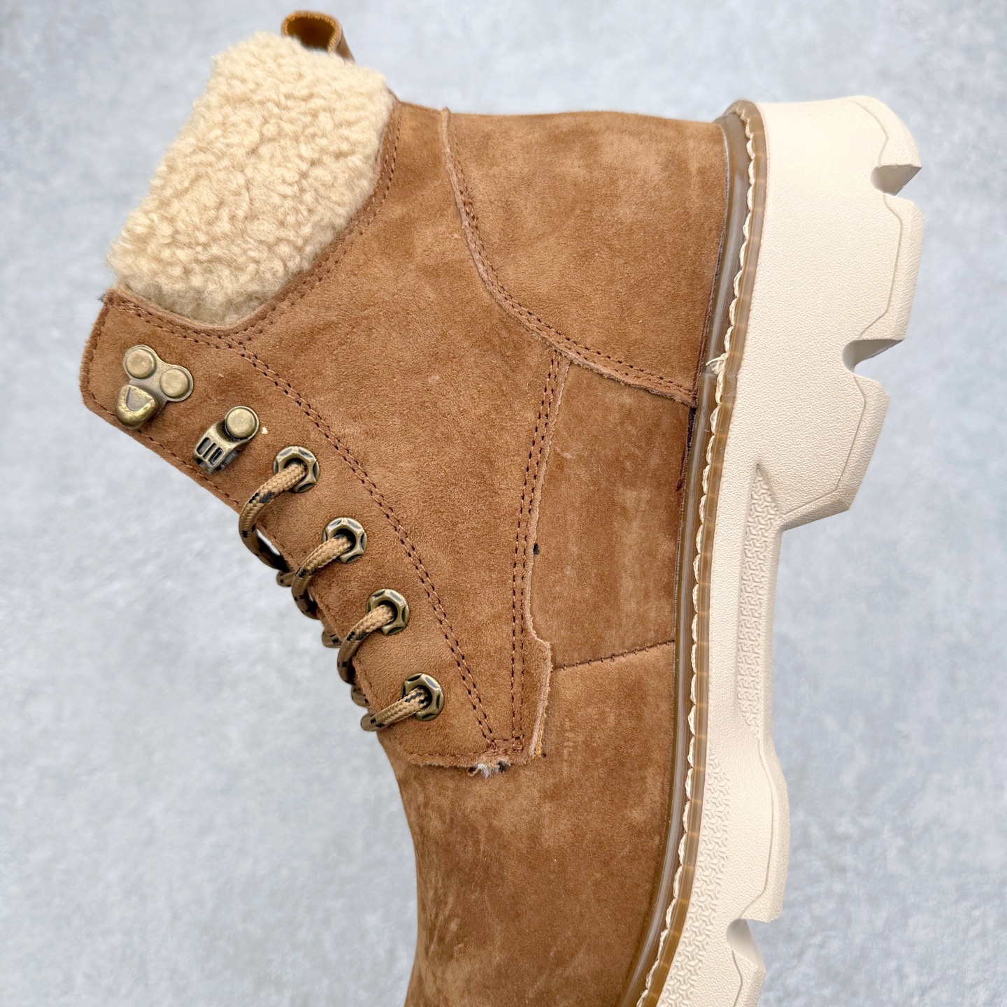 图片[7]-UGG Tasman Weather Hybrid 塔斯曼混合系列中帮轻量休闲马丁靴 UGG秋冬新品（羊羔毛一体内里🔥保暖锁热）秋冬必备 户外中帮休闲马丁靴雪地靴系列广东大厂品质 秋冬新款 时尚潮流搭配 面料釆用意大利进口磨砂牛皮 全鞋真牛皮材料 大底到五金都是代工厂原材料制作 好货不杀猪 首单质量严格把控 全套官网统一包装 今年冬季防寒户外专用产品 日常随意搭配 型男必备‼尺码：39-44（比运动鞋大一码）-选品中心
