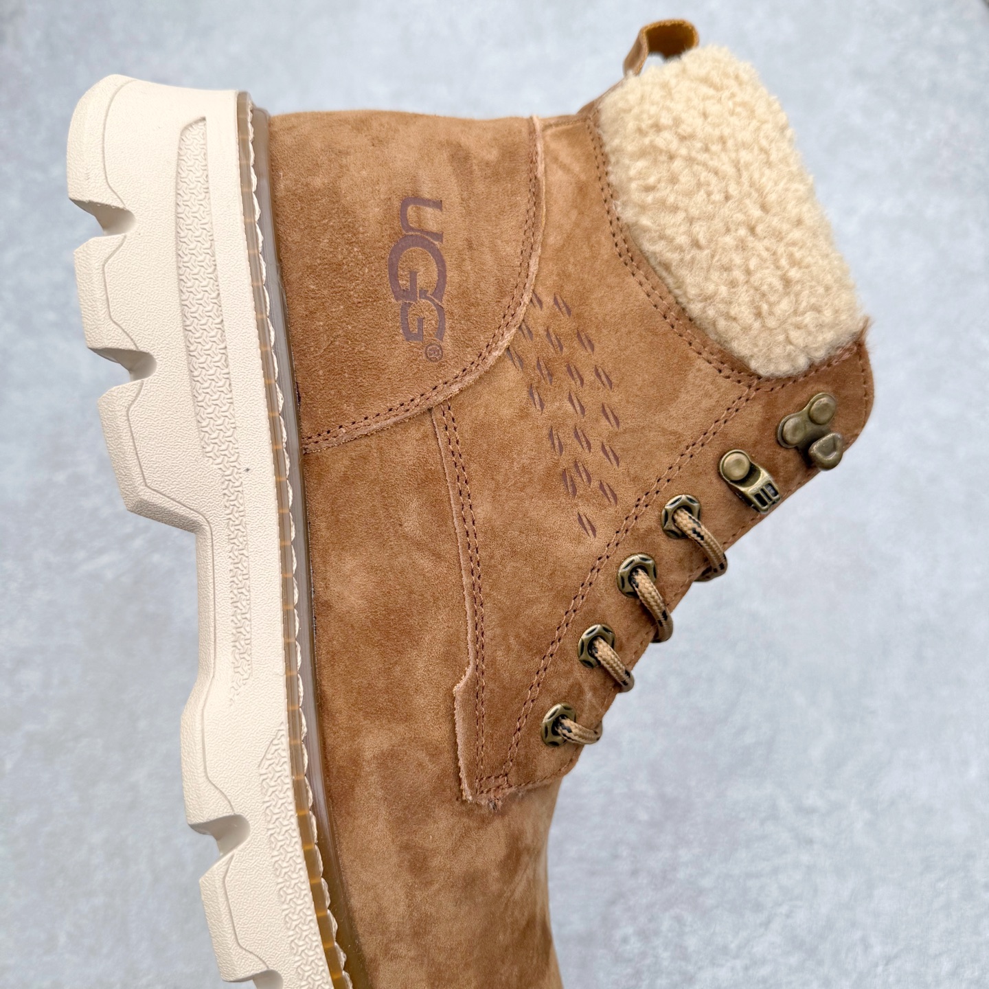 图片[6]-UGG Tasman Weather Hybrid 塔斯曼混合系列中帮轻量休闲马丁靴 UGG秋冬新品（羊羔毛一体内里🔥保暖锁热）秋冬必备 户外中帮休闲马丁靴雪地靴系列广东大厂品质 秋冬新款 时尚潮流搭配 面料釆用意大利进口磨砂牛皮 全鞋真牛皮材料 大底到五金都是代工厂原材料制作 好货不杀猪 首单质量严格把控 全套官网统一包装 今年冬季防寒户外专用产品 日常随意搭配 型男必备‼尺码：39-44（比运动鞋大一码）-选品中心