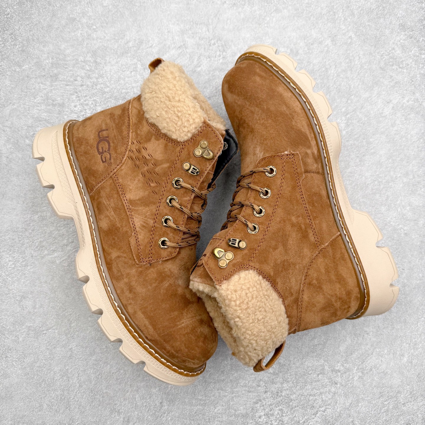图片[3]-UGG Tasman Weather Hybrid 塔斯曼混合系列中帮轻量休闲马丁靴 UGG秋冬新品（羊羔毛一体内里🔥保暖锁热）秋冬必备 户外中帮休闲马丁靴雪地靴系列广东大厂品质 秋冬新款 时尚潮流搭配 面料釆用意大利进口磨砂牛皮 全鞋真牛皮材料 大底到五金都是代工厂原材料制作 好货不杀猪 首单质量严格把控 全套官网统一包装 今年冬季防寒户外专用产品 日常随意搭配 型男必备‼尺码：39-44（比运动鞋大一码）-选品中心