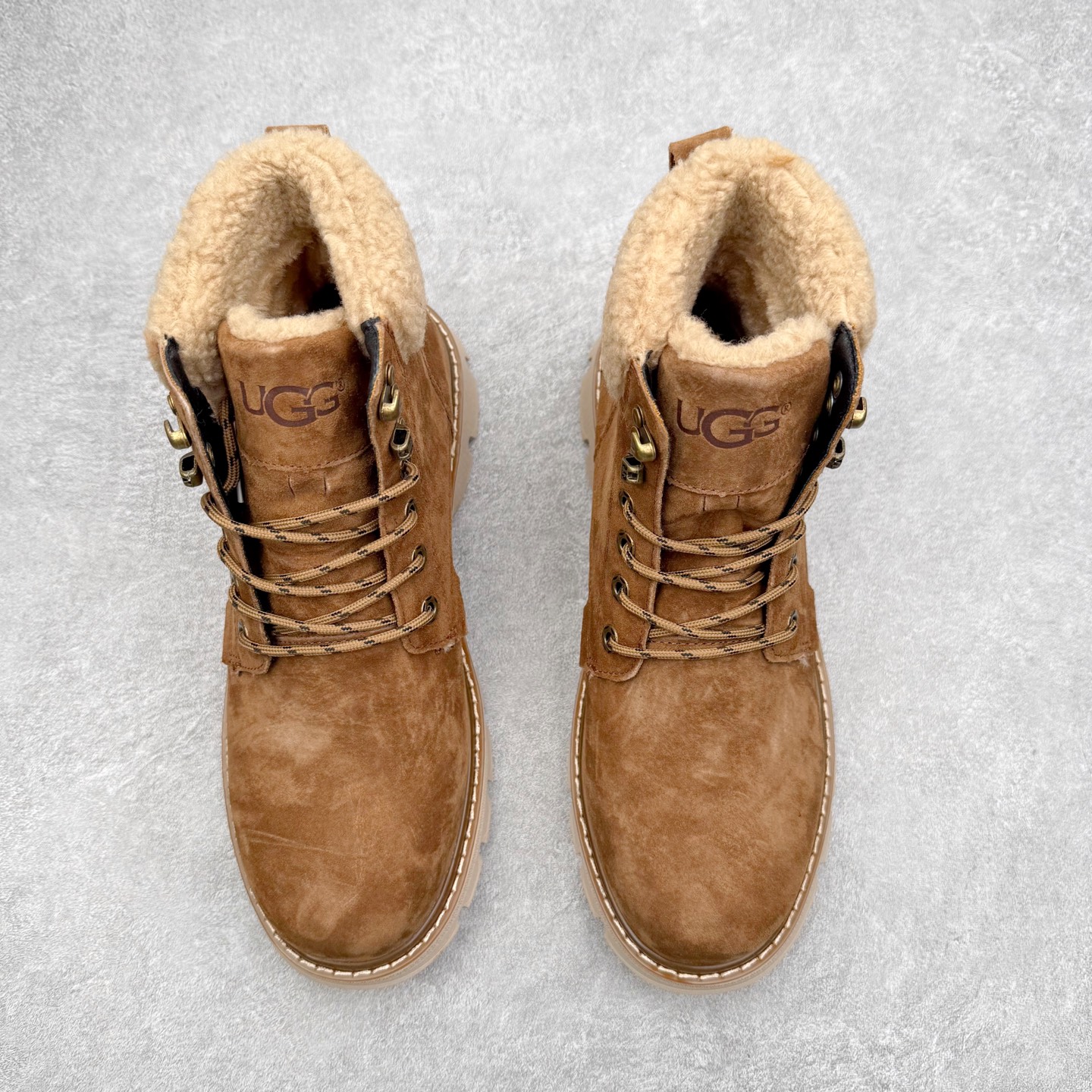 图片[2]-UGG Tasman Weather Hybrid 塔斯曼混合系列中帮轻量休闲马丁靴 UGG秋冬新品（羊羔毛一体内里🔥保暖锁热）秋冬必备 户外中帮休闲马丁靴雪地靴系列广东大厂品质 秋冬新款 时尚潮流搭配 面料釆用意大利进口磨砂牛皮 全鞋真牛皮材料 大底到五金都是代工厂原材料制作 好货不杀猪 首单质量严格把控 全套官网统一包装 今年冬季防寒户外专用产品 日常随意搭配 型男必备‼尺码：39-44（比运动鞋大一码）-选品中心