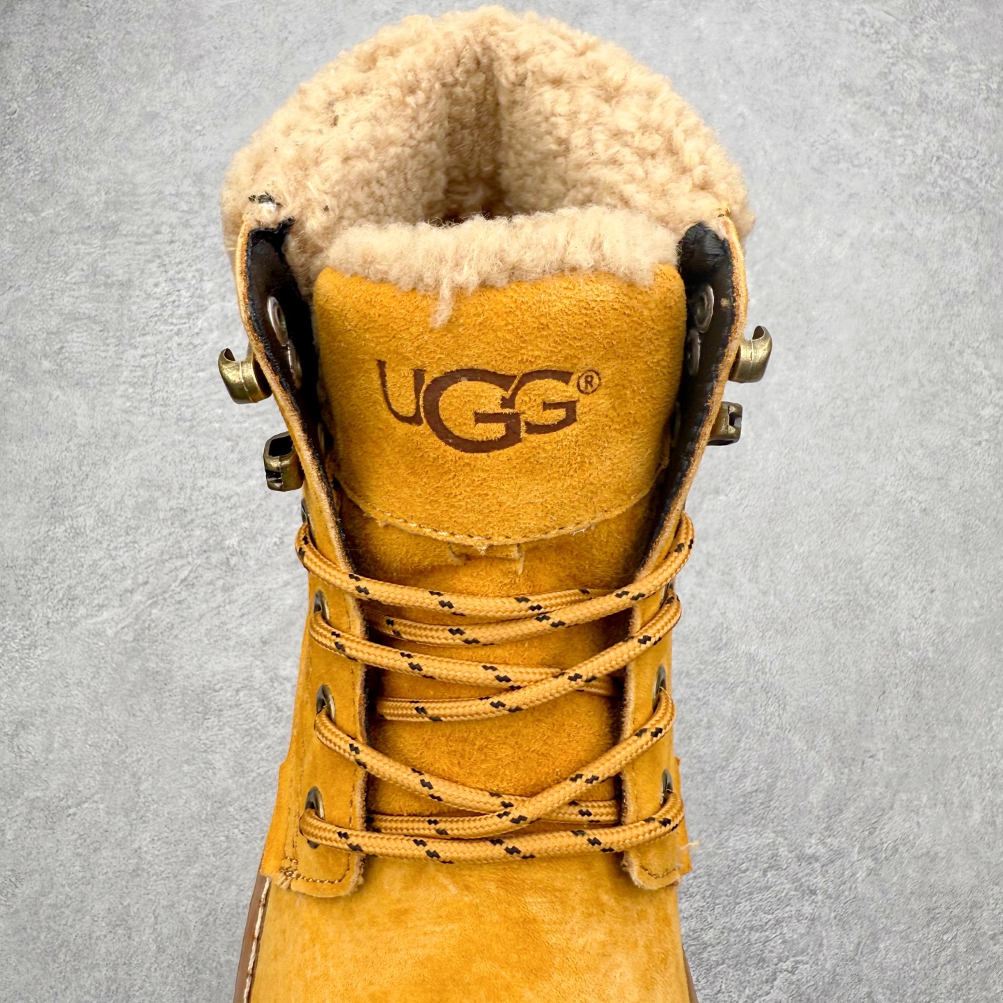 图片[5]-UGG Tasman Weather Hybrid 塔斯曼混合系列中帮轻量休闲马丁靴 UGG秋冬新品（羊羔毛一体内里🔥保暖锁热）秋冬必备 户外中帮休闲马丁靴雪地靴系列广东大厂品质 秋冬新款 时尚潮流搭配 面料釆用意大利进口磨砂牛皮 全鞋真牛皮材料 大底到五金都是代工厂原材料制作 好货不杀猪 首单质量严格把控 全套官网统一包装 今年冬季防寒户外专用产品 日常随意搭配 型男必备‼尺码：39-44（比运动鞋大一码）-选品中心