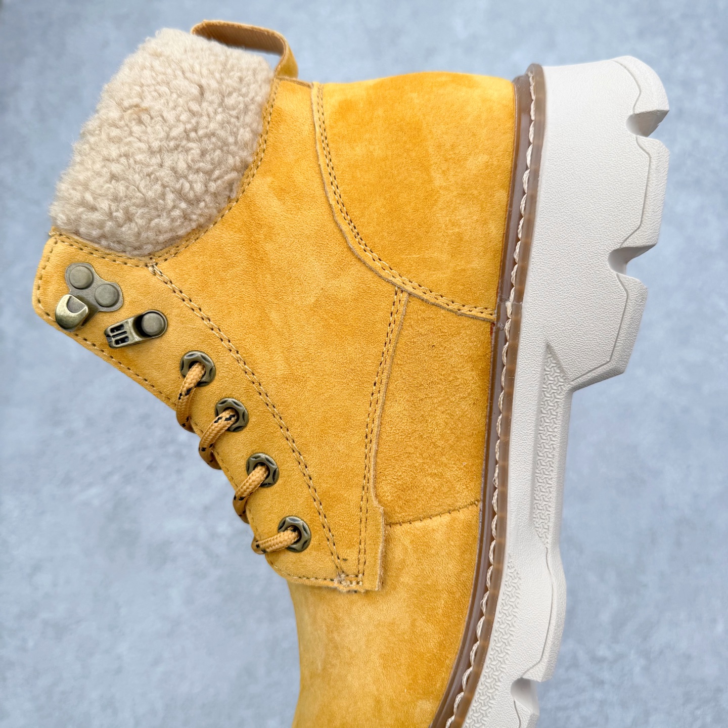 图片[7]-UGG Tasman Weather Hybrid 塔斯曼混合系列中帮轻量休闲马丁靴 UGG秋冬新品（羊羔毛一体内里🔥保暖锁热）秋冬必备 户外中帮休闲马丁靴雪地靴系列广东大厂品质 秋冬新款 时尚潮流搭配 面料釆用意大利进口磨砂牛皮 全鞋真牛皮材料 大底到五金都是代工厂原材料制作 好货不杀猪 首单质量严格把控 全套官网统一包装 今年冬季防寒户外专用产品 日常随意搭配 型男必备‼尺码：39-44（比运动鞋大一码）-选品中心