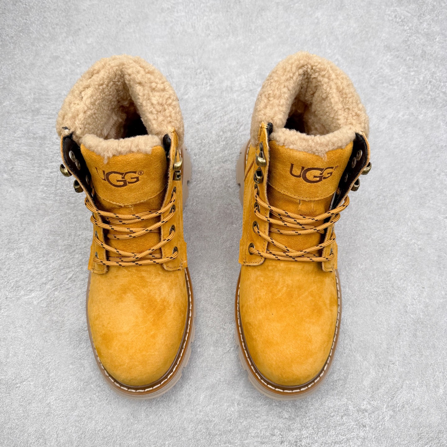 图片[2]-UGG Tasman Weather Hybrid 塔斯曼混合系列中帮轻量休闲马丁靴 UGG秋冬新品（羊羔毛一体内里🔥保暖锁热）秋冬必备 户外中帮休闲马丁靴雪地靴系列广东大厂品质 秋冬新款 时尚潮流搭配 面料釆用意大利进口磨砂牛皮 全鞋真牛皮材料 大底到五金都是代工厂原材料制作 好货不杀猪 首单质量严格把控 全套官网统一包装 今年冬季防寒户外专用产品 日常随意搭配 型男必备‼尺码：39-44（比运动鞋大一码）-选品中心
