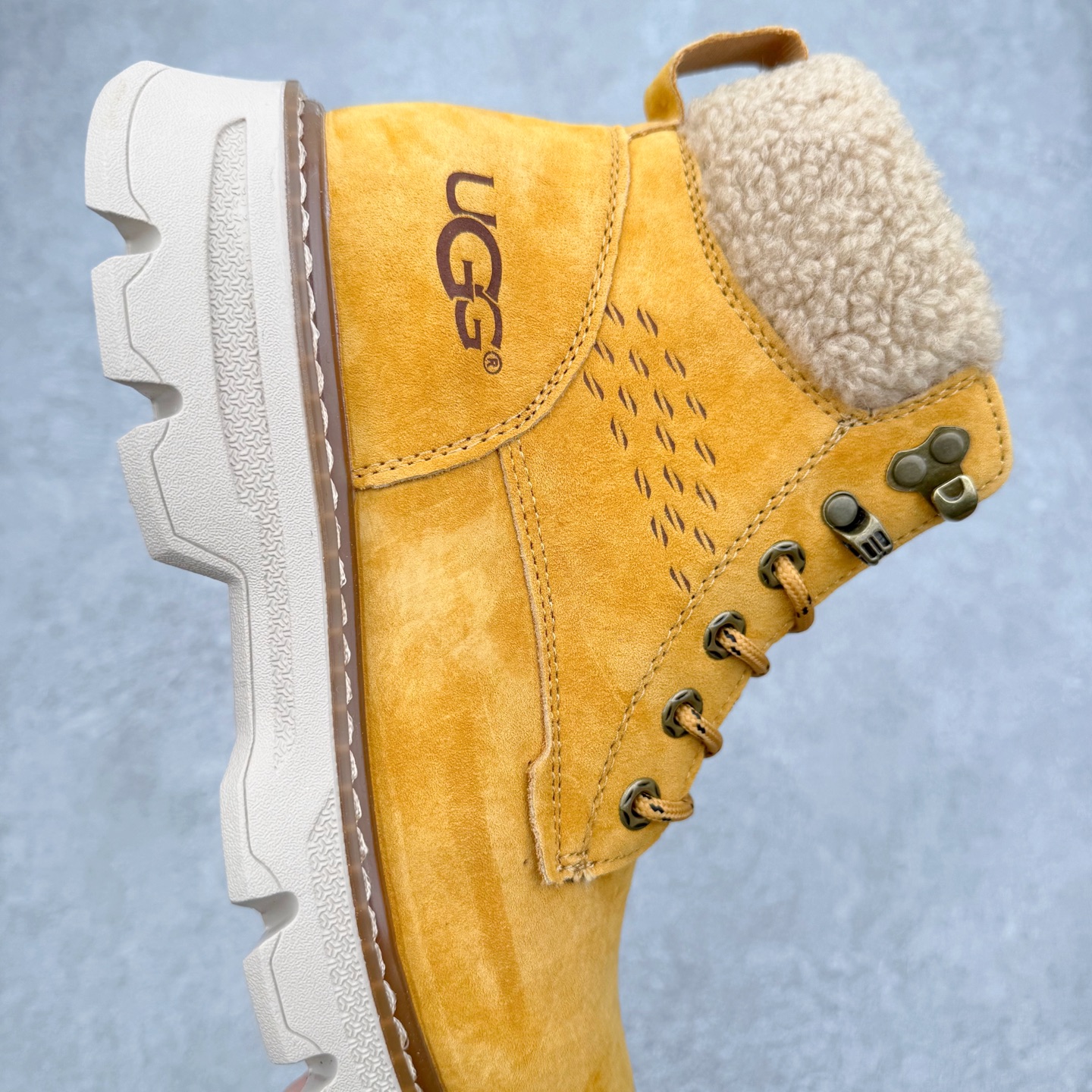 图片[6]-UGG Tasman Weather Hybrid 塔斯曼混合系列中帮轻量休闲马丁靴 UGG秋冬新品（羊羔毛一体内里🔥保暖锁热）秋冬必备 户外中帮休闲马丁靴雪地靴系列广东大厂品质 秋冬新款 时尚潮流搭配 面料釆用意大利进口磨砂牛皮 全鞋真牛皮材料 大底到五金都是代工厂原材料制作 好货不杀猪 首单质量严格把控 全套官网统一包装 今年冬季防寒户外专用产品 日常随意搭配 型男必备‼尺码：39-44（比运动鞋大一码）-选品中心