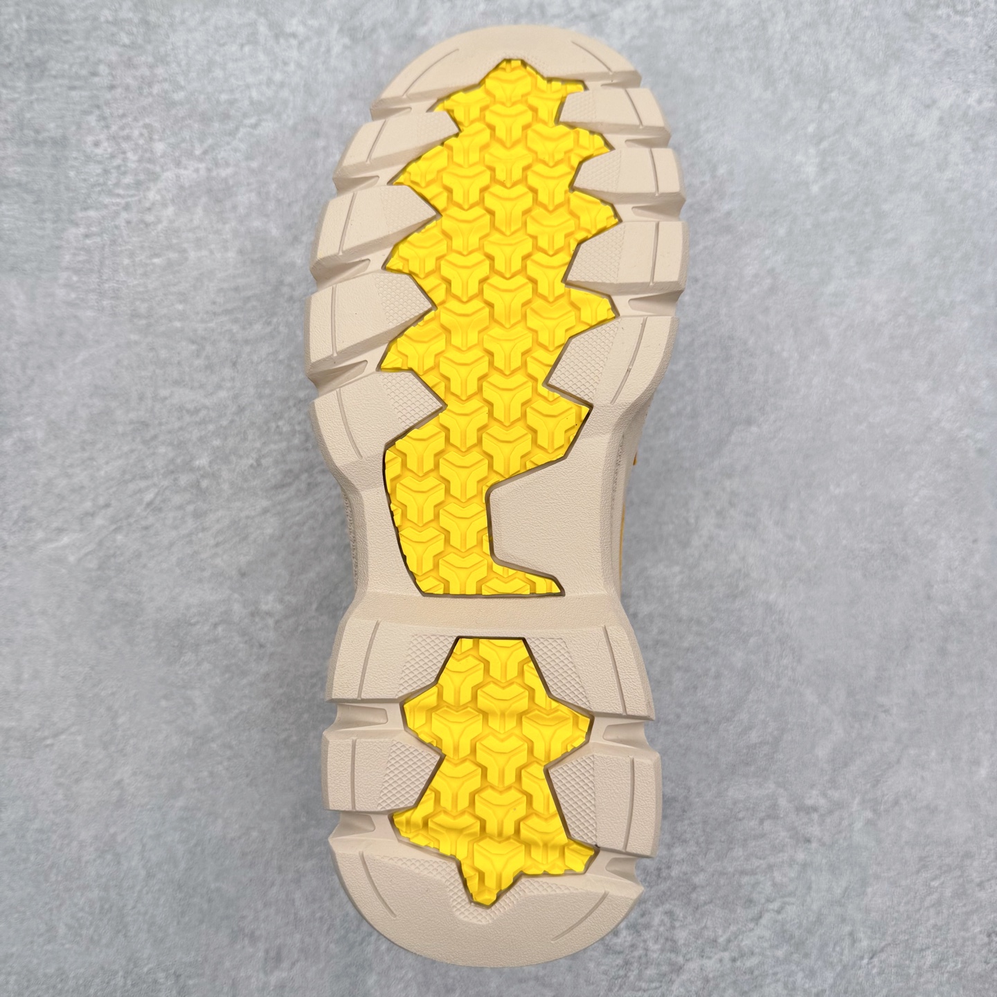 图片[9]-UGG Tasman Weather Hybrid 塔斯曼混合系列中帮轻量休闲马丁靴 UGG秋冬新品（羊羔毛一体内里🔥保暖锁热）秋冬必备 户外中帮休闲马丁靴雪地靴系列广东大厂品质 秋冬新款 时尚潮流搭配 面料釆用意大利进口磨砂牛皮 全鞋真牛皮材料 大底到五金都是代工厂原材料制作 好货不杀猪 首单质量严格把控 全套官网统一包装 今年冬季防寒户外专用产品 日常随意搭配 型男必备‼尺码：39-44（比运动鞋大一码）-选品中心