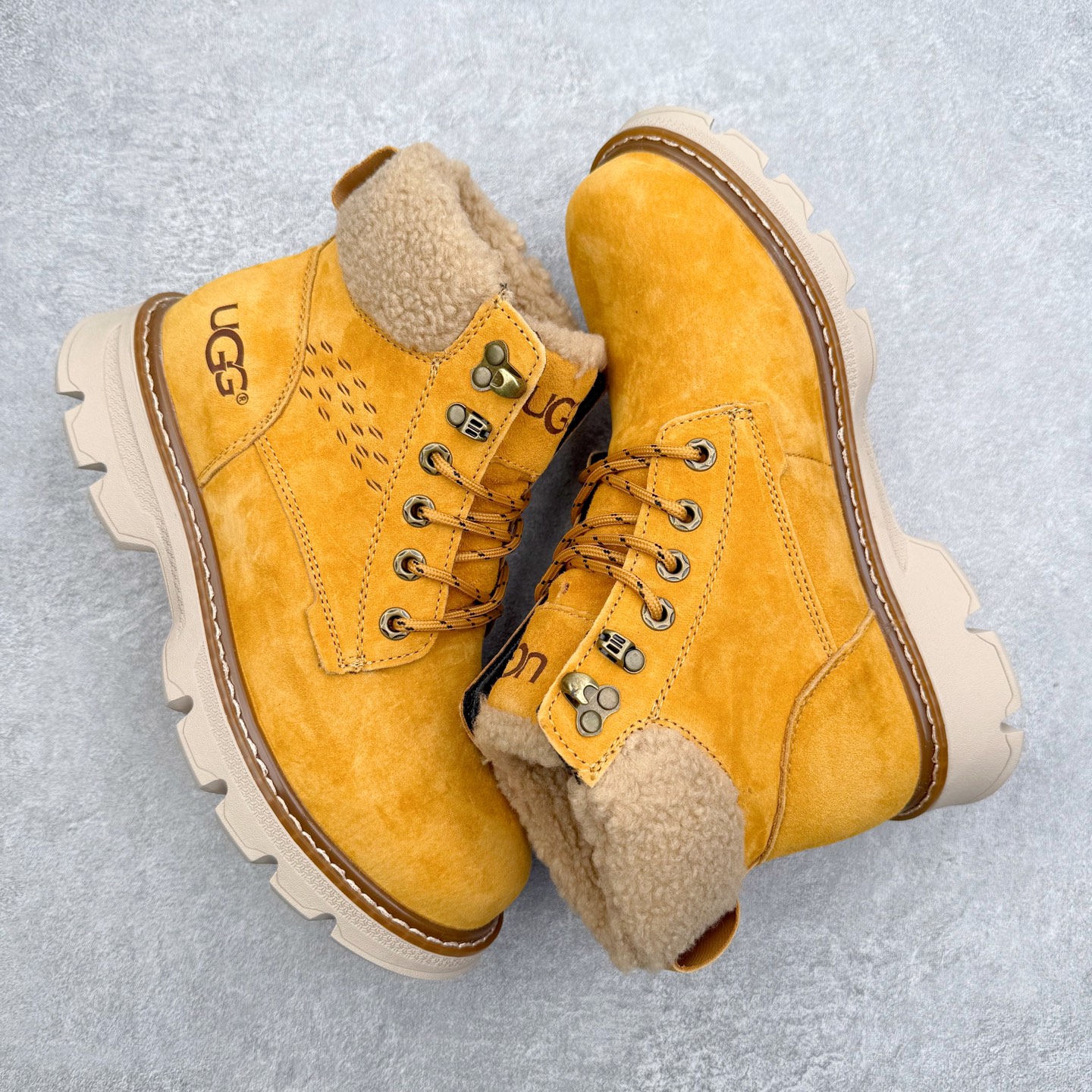 图片[3]-UGG Tasman Weather Hybrid 塔斯曼混合系列中帮轻量休闲马丁靴 UGG秋冬新品（羊羔毛一体内里🔥保暖锁热）秋冬必备 户外中帮休闲马丁靴雪地靴系列广东大厂品质 秋冬新款 时尚潮流搭配 面料釆用意大利进口磨砂牛皮 全鞋真牛皮材料 大底到五金都是代工厂原材料制作 好货不杀猪 首单质量严格把控 全套官网统一包装 今年冬季防寒户外专用产品 日常随意搭配 型男必备‼尺码：39-44（比运动鞋大一码）-选品中心