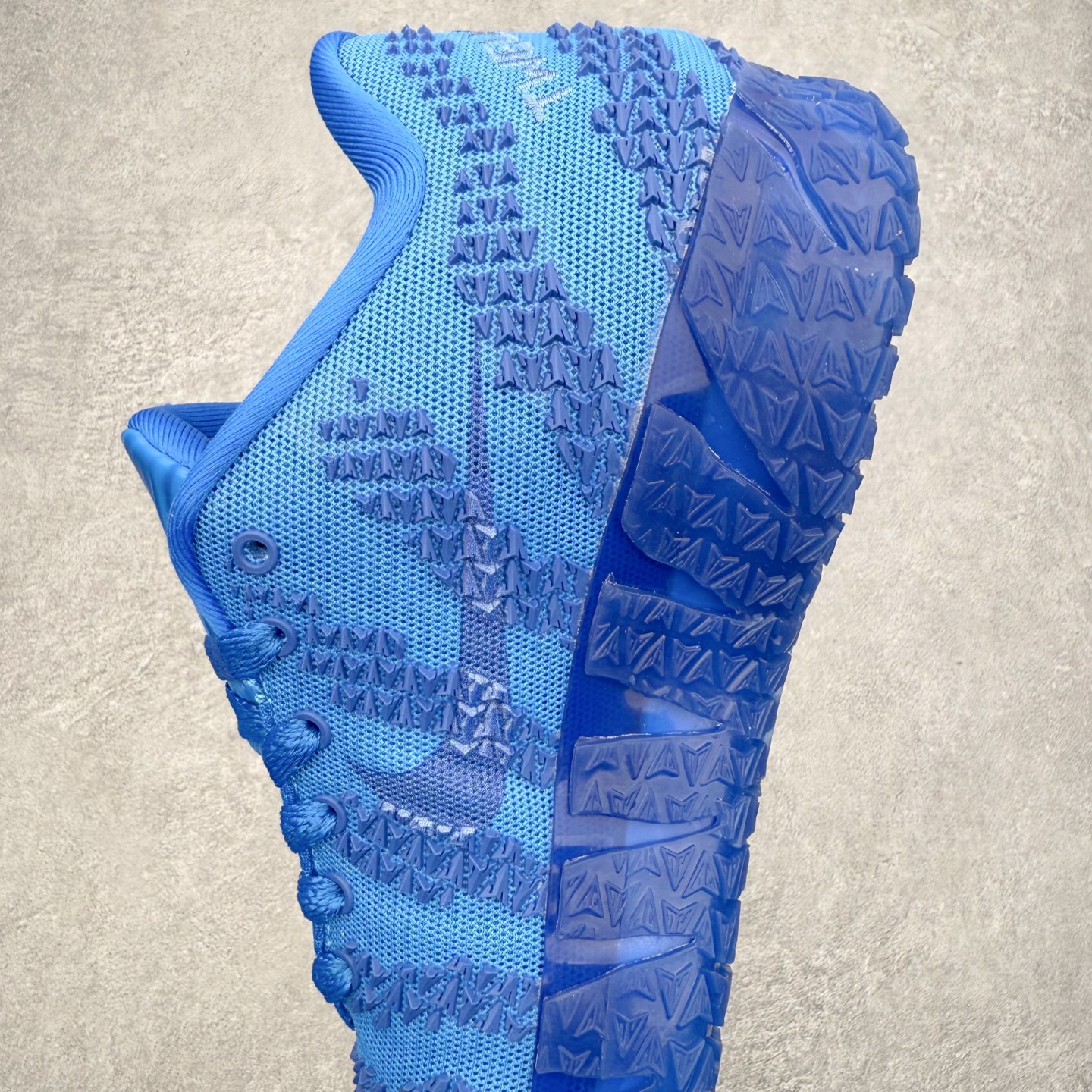 图片[7]-NK JA3 EP 莫兰特三代低帮篮球鞋 以鲜艳明亮的色调脱颖而出。鞋舌上醒目地展示着 “ JA ” 标志，而后跟上的 “ 12 ：AM ” 则以独特的设计呈现。鞋头和鞋舌采用透气运动网布制成，确保舒适耐用。在第一款鞋型的基础上进行了重大升级，采用更为挺拔的鞋口设计，为脚踝带来更佳的包裹与支撑感。侧面独特波纹纹理细节，打破了单调，赋予鞋子灵动与活力的视觉体验。中底部分巧妙借鉴了科比 5 的经典元素，融入斑点细节，增强了整体美学吸引力。实拍调校N版已经零色差零失真 百分百还原实物色彩所见即所得 不存在货不对板色差等低级问题 选购参考实物拍摄 不混卖不参货 只用心做好货严格选品 承诺混一赔十 尺码：40 40.5 41 42 42.5 43 44 44.5 45 46-选品中心