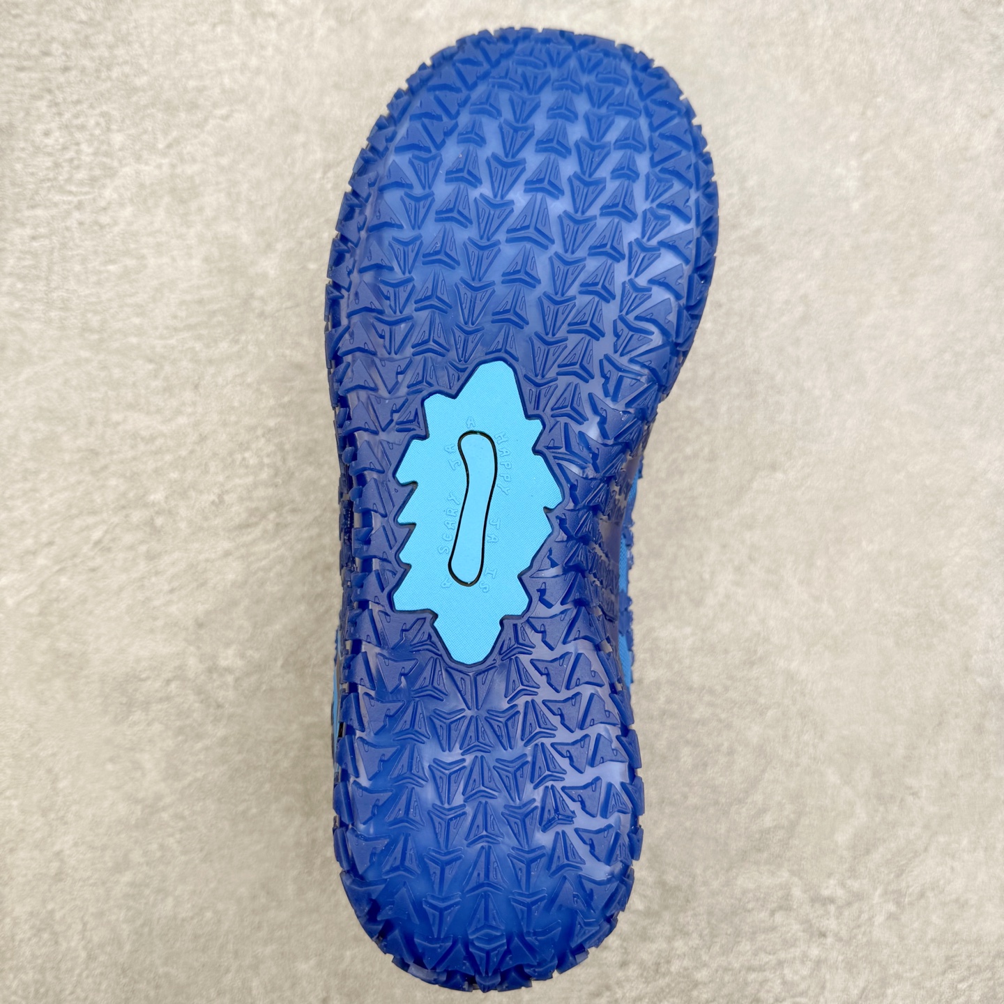 图片[9]-NK JA3 EP 莫兰特三代低帮篮球鞋 以鲜艳明亮的色调脱颖而出。鞋舌上醒目地展示着 “ JA ” 标志，而后跟上的 “ 12 ：AM ” 则以独特的设计呈现。鞋头和鞋舌采用透气运动网布制成，确保舒适耐用。在第一款鞋型的基础上进行了重大升级，采用更为挺拔的鞋口设计，为脚踝带来更佳的包裹与支撑感。侧面独特波纹纹理细节，打破了单调，赋予鞋子灵动与活力的视觉体验。中底部分巧妙借鉴了科比 5 的经典元素，融入斑点细节，增强了整体美学吸引力。实拍调校N版已经零色差零失真 百分百还原实物色彩所见即所得 不存在货不对板色差等低级问题 选购参考实物拍摄 不混卖不参货 只用心做好货严格选品 承诺混一赔十 尺码：40 40.5 41 42 42.5 43 44 44.5 45 46-选品中心