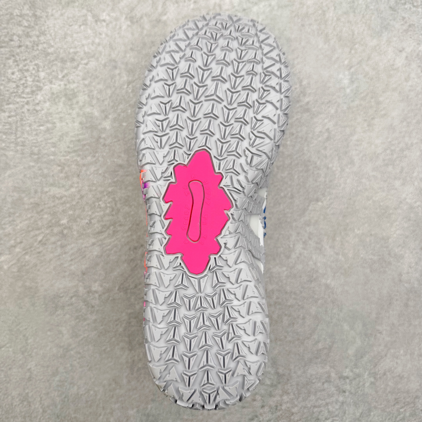 图片[9]-NK JA3 EP 莫兰特三代低帮篮球鞋 以鲜艳明亮的色调脱颖而出。鞋舌上醒目地展示着 “ JA ” 标志，而后跟上的 “ 12 ：AM ” 则以独特的设计呈现。鞋头和鞋舌采用透气运动网布制成，确保舒适耐用。在第一款鞋型的基础上进行了重大升级，采用更为挺拔的鞋口设计，为脚踝带来更佳的包裹与支撑感。侧面独特波纹纹理细节，打破了单调，赋予鞋子灵动与活力的视觉体验。中底部分巧妙借鉴了科比 5 的经典元素，融入斑点细节，增强了整体美学吸引力。实拍调校N版已经零色差零失真 百分百还原实物色彩所见即所得 不存在货不对板色差等低级问题 选购参考实物拍摄 不混卖不参货 只用心做好货严格选品 承诺混一赔十 尺码：40 40.5 41 42 42.5 43 44 44.5 45 46-选品中心