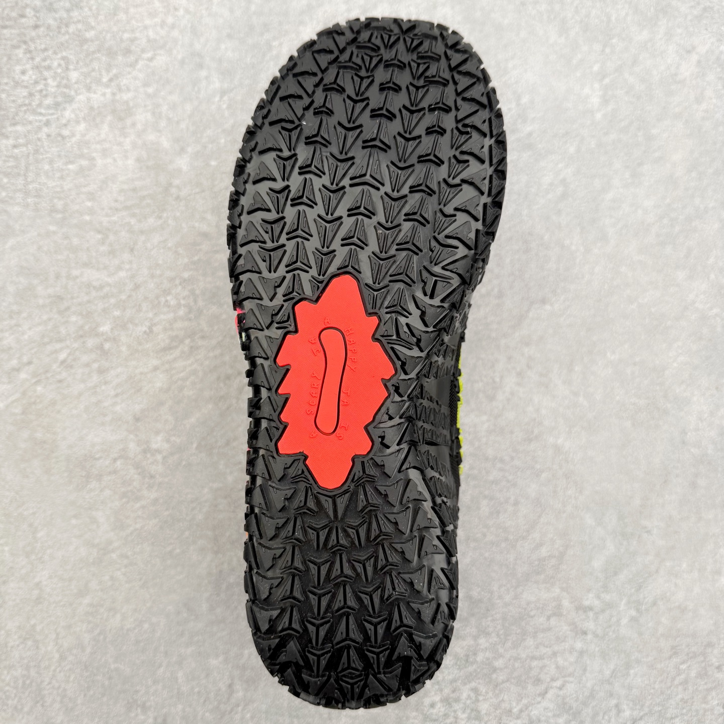 图片[9]-NK JA3 EP 莫兰特三代低帮篮球鞋 以鲜艳明亮的色调脱颖而出。鞋舌上醒目地展示着 “ JA ” 标志，而后跟上的 “ 12 ：AM ” 则以独特的设计呈现。鞋头和鞋舌采用透气运动网布制成，确保舒适耐用。在第一款鞋型的基础上进行了重大升级，采用更为挺拔的鞋口设计，为脚踝带来更佳的包裹与支撑感。侧面独特波纹纹理细节，打破了单调，赋予鞋子灵动与活力的视觉体验。中底部分巧妙借鉴了科比 5 的经典元素，融入斑点细节，增强了整体美学吸引力。实拍调校N版已经零色差零失真 百分百还原实物色彩所见即所得 不存在货不对板色差等低级问题 选购参考实物拍摄 不混卖不参货 只用心做好货严格选品 承诺混一赔十 尺码：40 40.5 41 42 42.5 43 44 44.5 45 46-选品中心