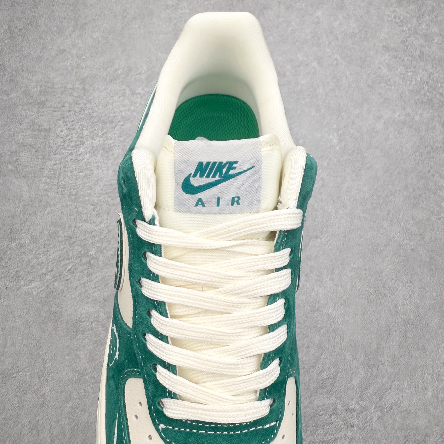 图片[5]-NK Air Force 1´07 Low 空军一号低帮百搭休闲运动板鞋 SY1388-001 柔软、弹性十足的缓震性能和出色的中底设计 横跨复古与现代的外型结合 造就出风靡全球 三十多年的Force 1 直到今天还深受青睐 实拍调校N版已经零色差零失真 百分百还原实物色彩所见即所得 不存在货不对板色差等低级问题 选购参考实物拍摄 不混卖不参货 只用心做好货严格选品 承诺混一赔十 尺码：36 36.5 37.5 38 38.5 39 40 40.5 41 42 42.5 43 44 44.5 45-选品中心