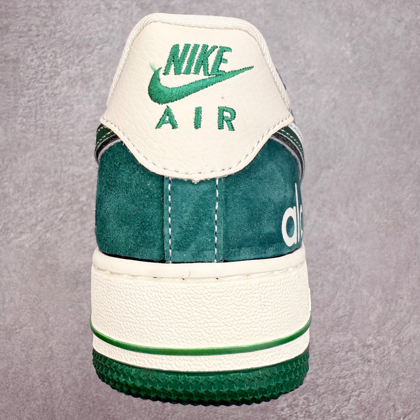 图片[8]-NK Air Force 1´07 Low 空军一号低帮百搭休闲运动板鞋 SY1388-001 柔软、弹性十足的缓震性能和出色的中底设计 横跨复古与现代的外型结合 造就出风靡全球 三十多年的Force 1 直到今天还深受青睐 实拍调校N版已经零色差零失真 百分百还原实物色彩所见即所得 不存在货不对板色差等低级问题 选购参考实物拍摄 不混卖不参货 只用心做好货严格选品 承诺混一赔十 尺码：36 36.5 37.5 38 38.5 39 40 40.5 41 42 42.5 43 44 44.5 45-选品中心