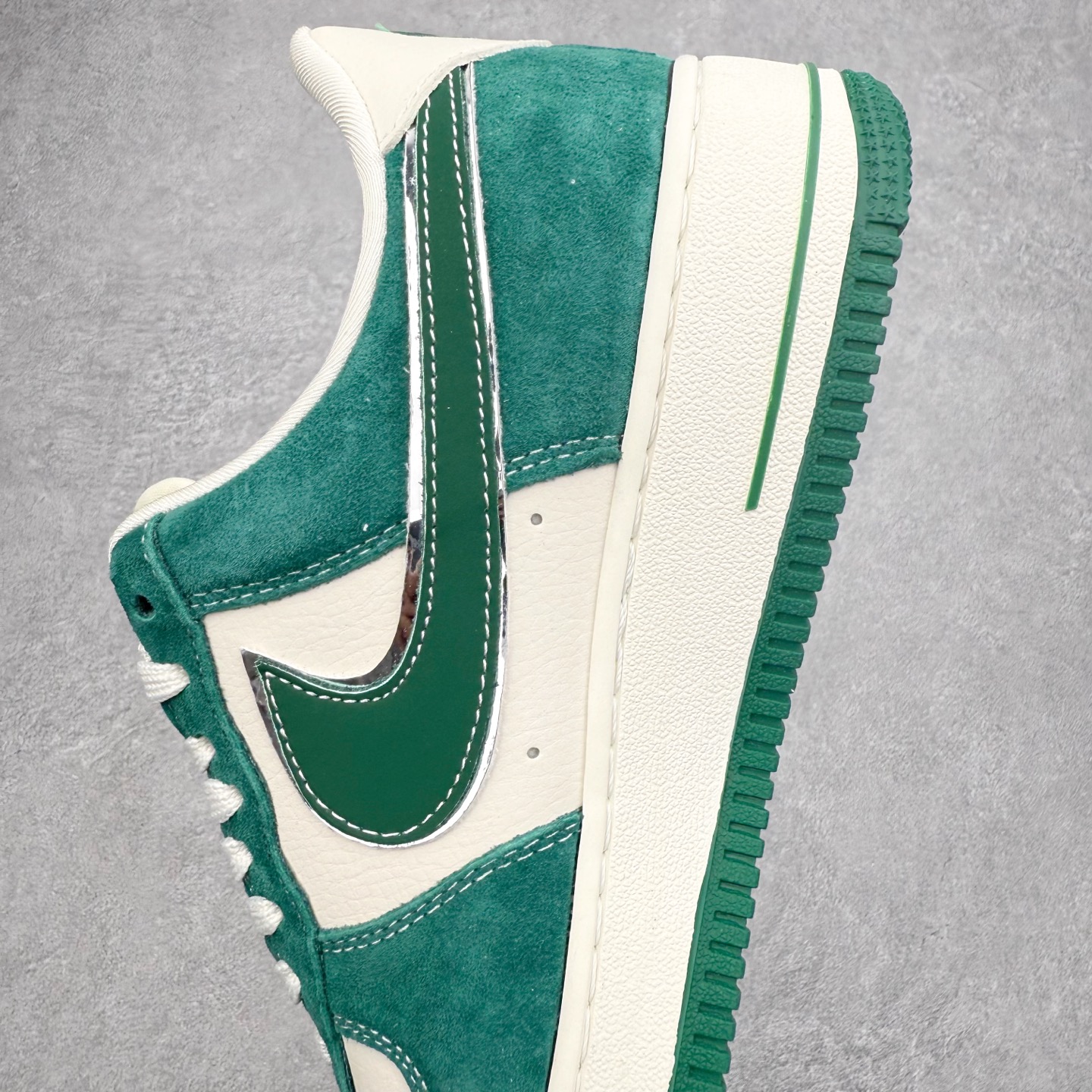 图片[7]-NK Air Force 1´07 Low 空军一号低帮百搭休闲运动板鞋 SY1388-001 柔软、弹性十足的缓震性能和出色的中底设计 横跨复古与现代的外型结合 造就出风靡全球 三十多年的Force 1 直到今天还深受青睐 实拍调校N版已经零色差零失真 百分百还原实物色彩所见即所得 不存在货不对板色差等低级问题 选购参考实物拍摄 不混卖不参货 只用心做好货严格选品 承诺混一赔十 尺码：36 36.5 37.5 38 38.5 39 40 40.5 41 42 42.5 43 44 44.5 45-选品中心