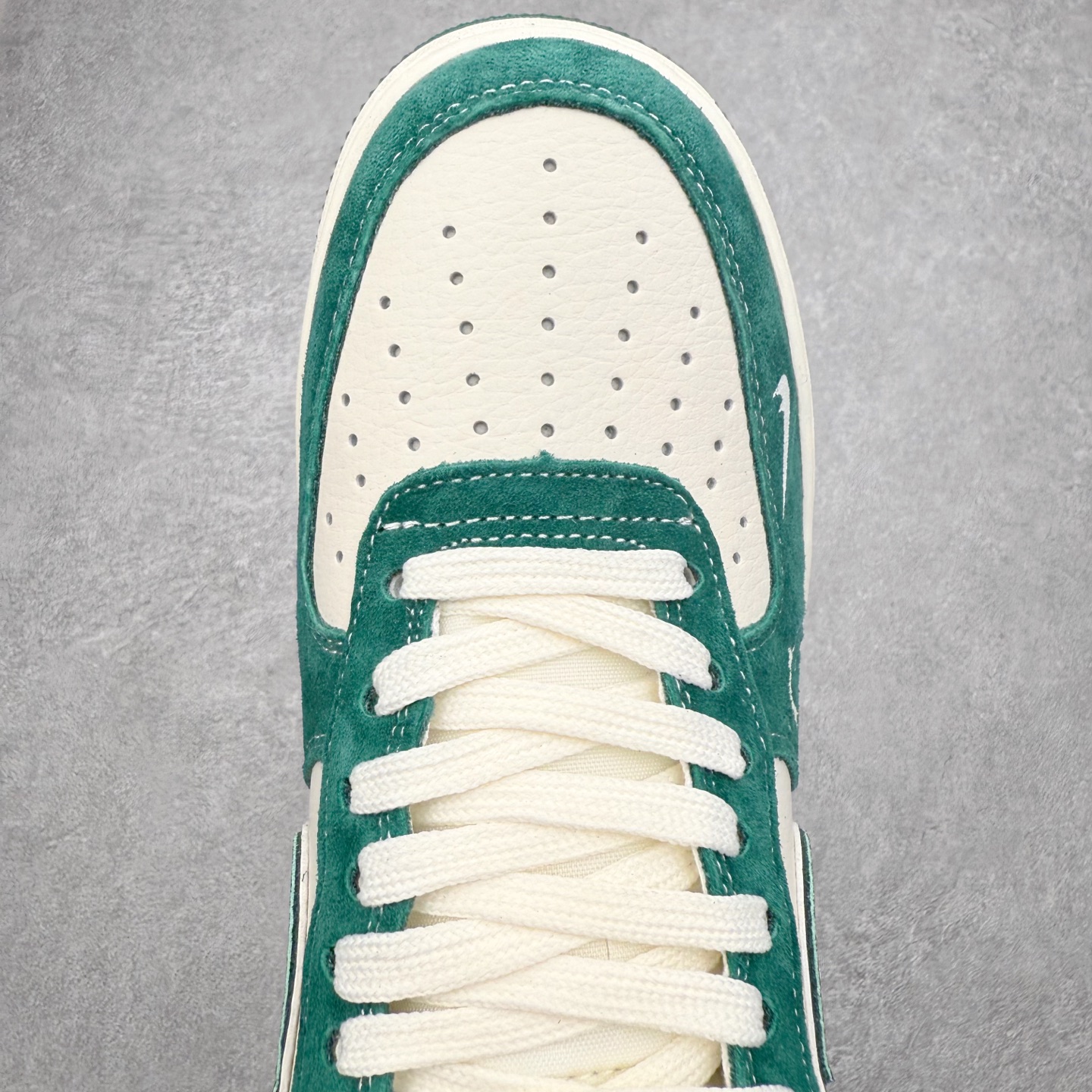 图片[4]-NK Air Force 1´07 Low 空军一号低帮百搭休闲运动板鞋 SY1388-001 柔软、弹性十足的缓震性能和出色的中底设计 横跨复古与现代的外型结合 造就出风靡全球 三十多年的Force 1 直到今天还深受青睐 实拍调校N版已经零色差零失真 百分百还原实物色彩所见即所得 不存在货不对板色差等低级问题 选购参考实物拍摄 不混卖不参货 只用心做好货严格选品 承诺混一赔十 尺码：36 36.5 37.5 38 38.5 39 40 40.5 41 42 42.5 43 44 44.5 45-选品中心