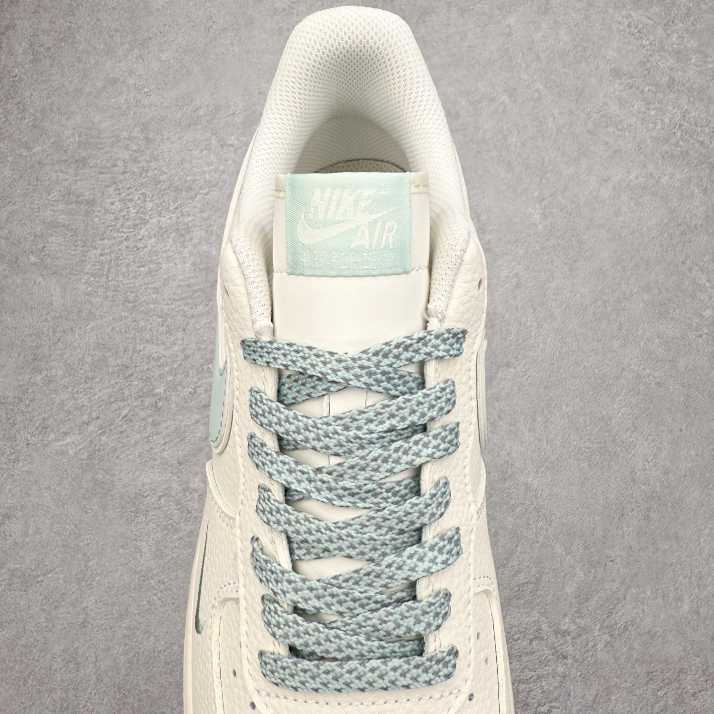 图片[5]-NK Air Force 1´07 Low 空军一号低帮百搭休闲运动板鞋 GL6835-011 柔软、弹性十足的缓震性能和出色的中底设计 横跨复古与现代的外型结合 造就出风靡全球 三十多年的Force 1 直到今天还深受青睐 实拍调校N版已经零色差零失真 百分百还原实物色彩所见即所得 不存在货不对板色差等低级问题 选购参考实物拍摄 不混卖不参货 只用心做好货严格选品 承诺混一赔十 尺码：36 36.5 37.5 38 38.5 39 40 40.5 41 42 42.5 43 44 44.5 45-选品中心