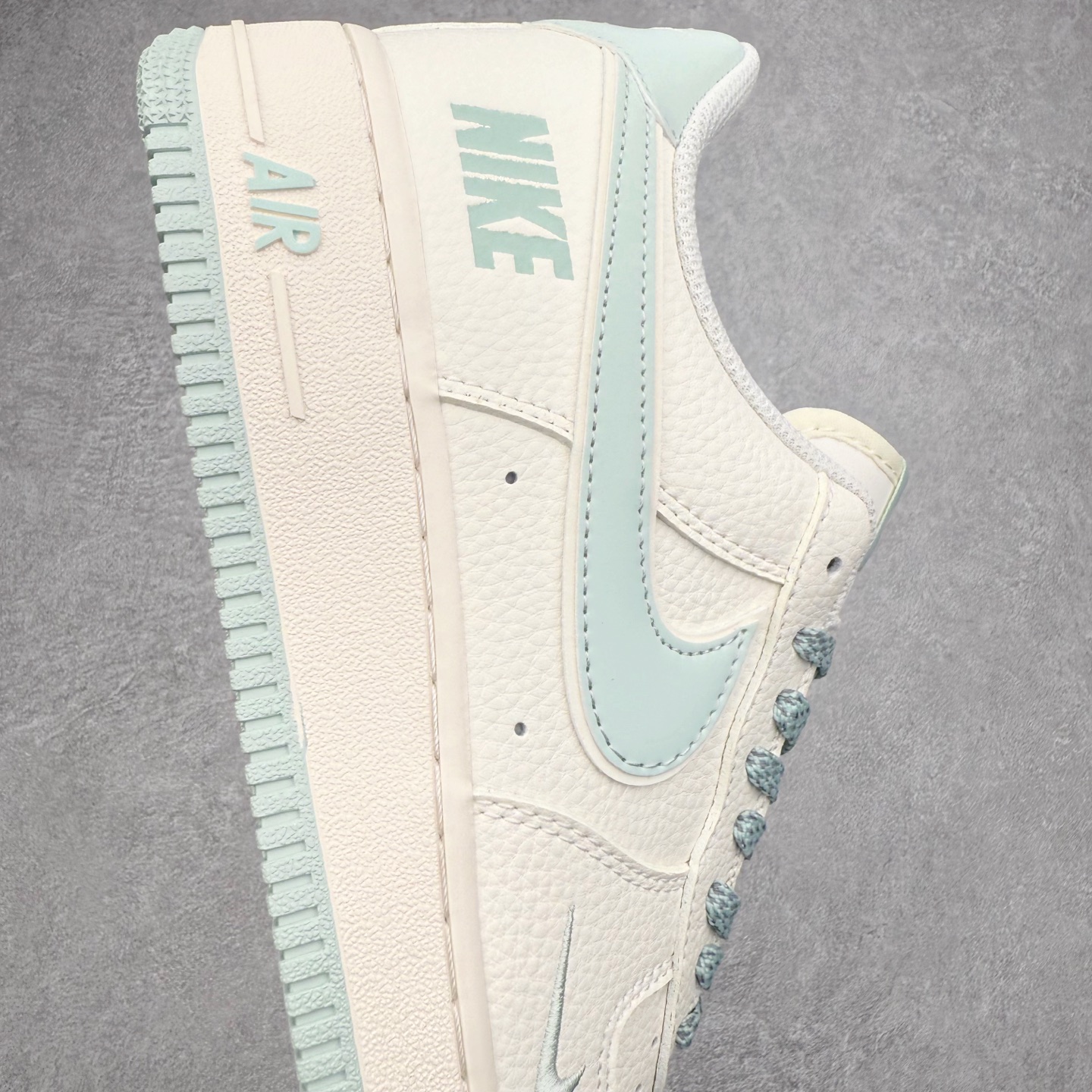 图片[6]-NK Air Force 1´07 Low 空军一号低帮百搭休闲运动板鞋 GL6835-011 柔软、弹性十足的缓震性能和出色的中底设计 横跨复古与现代的外型结合 造就出风靡全球 三十多年的Force 1 直到今天还深受青睐 实拍调校N版已经零色差零失真 百分百还原实物色彩所见即所得 不存在货不对板色差等低级问题 选购参考实物拍摄 不混卖不参货 只用心做好货严格选品 承诺混一赔十 尺码：36 36.5 37.5 38 38.5 39 40 40.5 41 42 42.5 43 44 44.5 45-选品中心