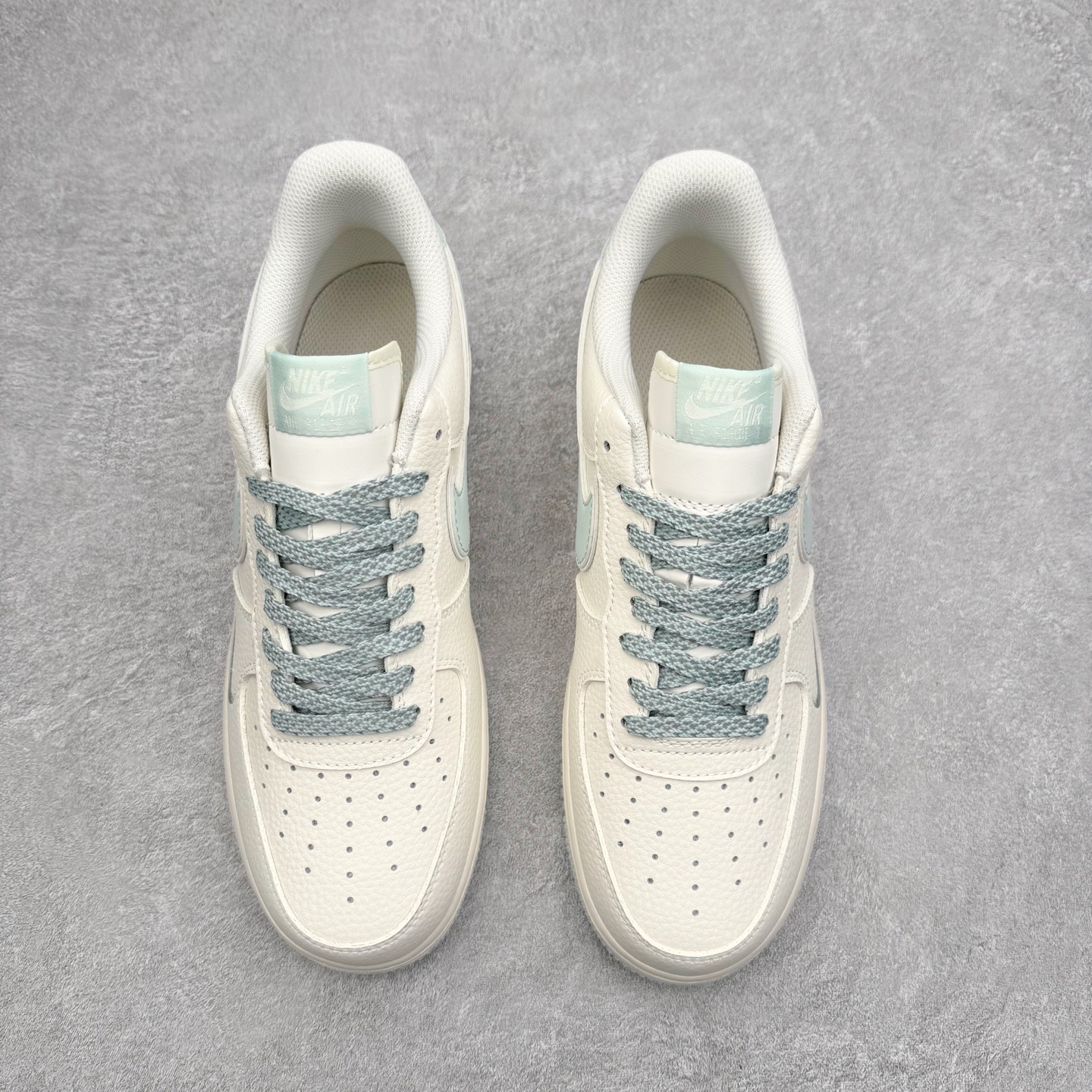 图片[2]-NK Air Force 1´07 Low 空军一号低帮百搭休闲运动板鞋 GL6835-011 柔软、弹性十足的缓震性能和出色的中底设计 横跨复古与现代的外型结合 造就出风靡全球 三十多年的Force 1 直到今天还深受青睐 实拍调校N版已经零色差零失真 百分百还原实物色彩所见即所得 不存在货不对板色差等低级问题 选购参考实物拍摄 不混卖不参货 只用心做好货严格选品 承诺混一赔十 尺码：36 36.5 37.5 38 38.5 39 40 40.5 41 42 42.5 43 44 44.5 45-选品中心