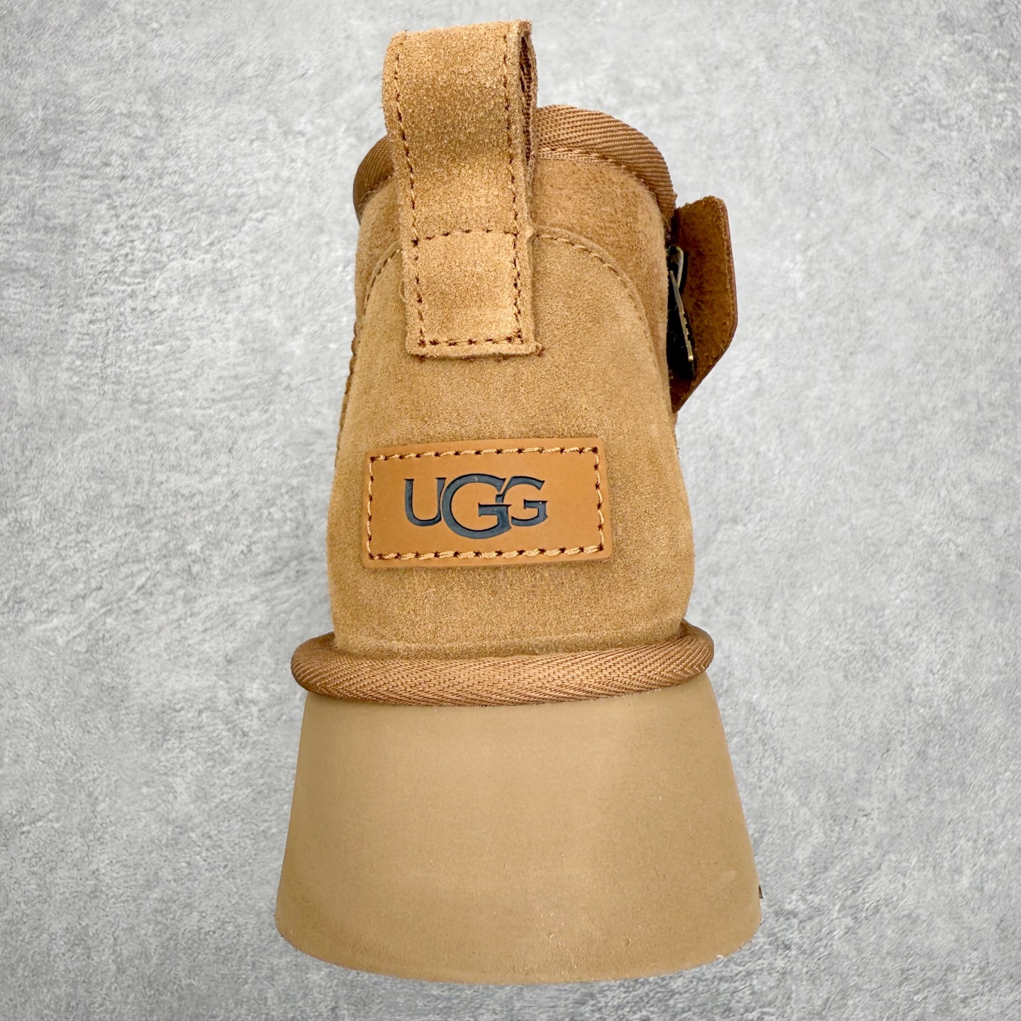 图片[8]-UGG 8011 秋冬羊皮毛一体雪地靴 全鞋采用ZP同厂 隆丰A级澳洲进口羊皮毛一体 品牌代工厂生产线 完全遵循ZP工艺流程 代工厂原厂版师 秉承无原鞋不开发选择 注重每一处细节 市面最正版型 TREADLITE\\\”轻翼\\\”科技外底 轻便/耐用/柔韧/桩型【售后郑重承诺】一个月内若出现重大脱胶/断底等质量问题 直接为您换新！尺码：35 36 37 38 39 40-选品中心