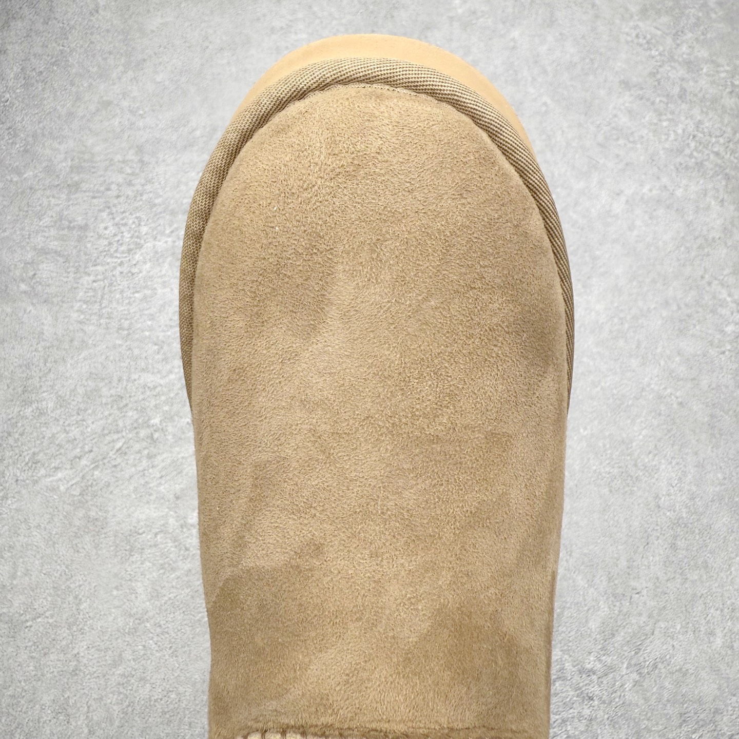 图片[4]-UGG 0817 秋冬羊皮毛一体雪地靴 全鞋采用ZP同厂 隆丰A级澳洲进口羊皮毛一体 品牌代工厂生产线 完全遵循ZP工艺流程 代工厂原厂版师 秉承无原鞋不开发选择 注重每一处细节 市面最正版型 TREADLITE\\\”轻翼\\\”科技外底 轻便/耐用/柔韧/桩型【售后郑重承诺】一个月内若出现重大脱胶/断底等质量问题 直接为您换新！尺码：35 36 37 38 39 40-选品中心